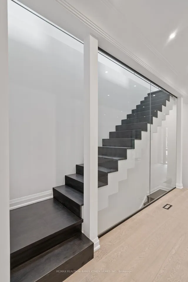 Additional property image - 44 Donegall Dr