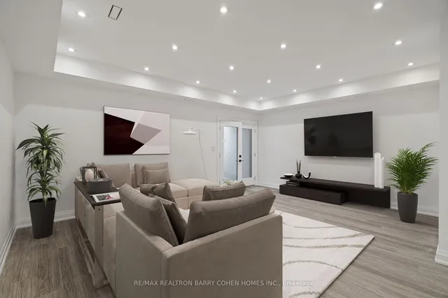 Additional property image - 44 Donegall Dr