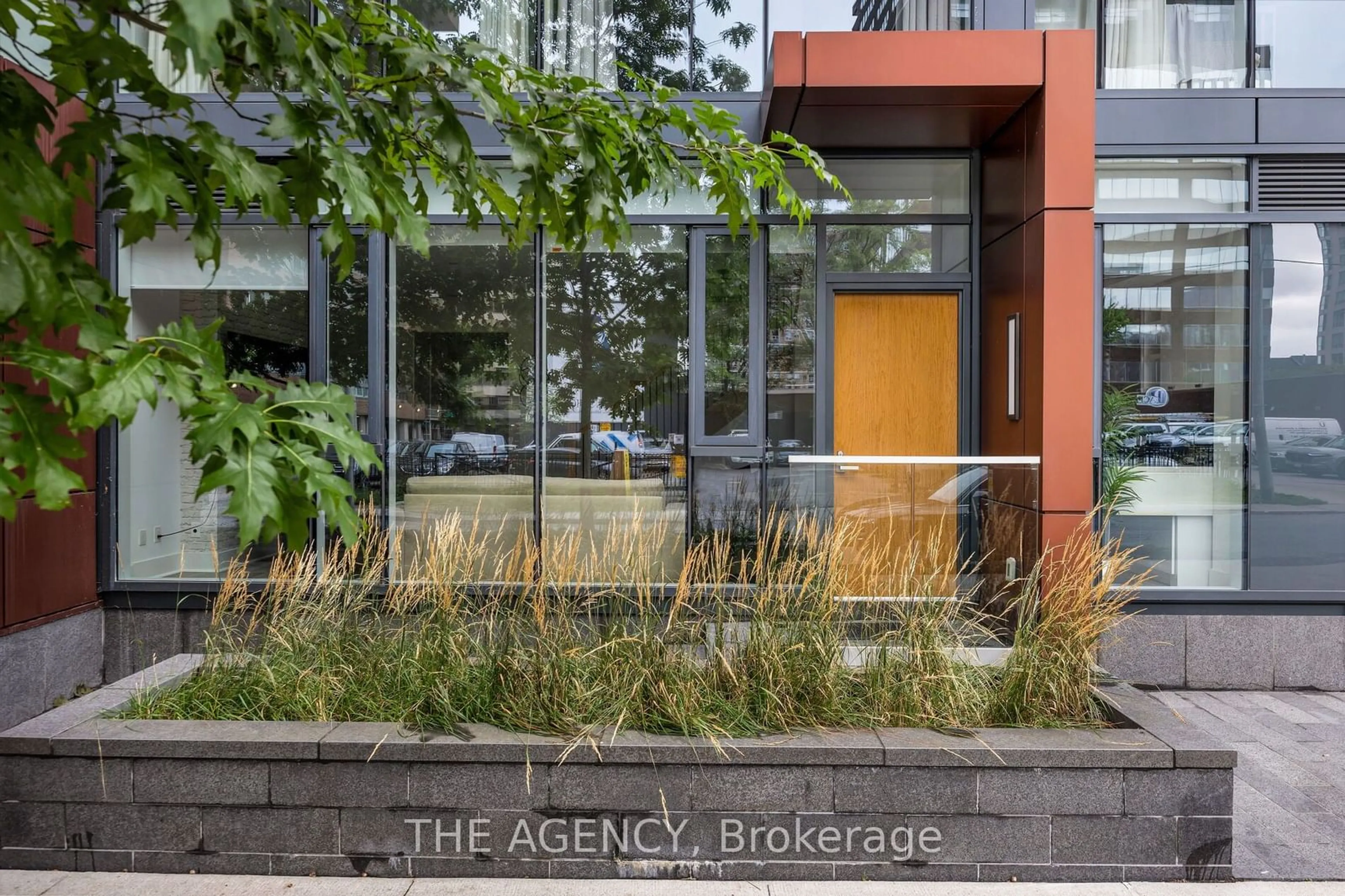 Indoor lobby for 32 Davenport Rd #106, Toronto Ontario M5R 1H3