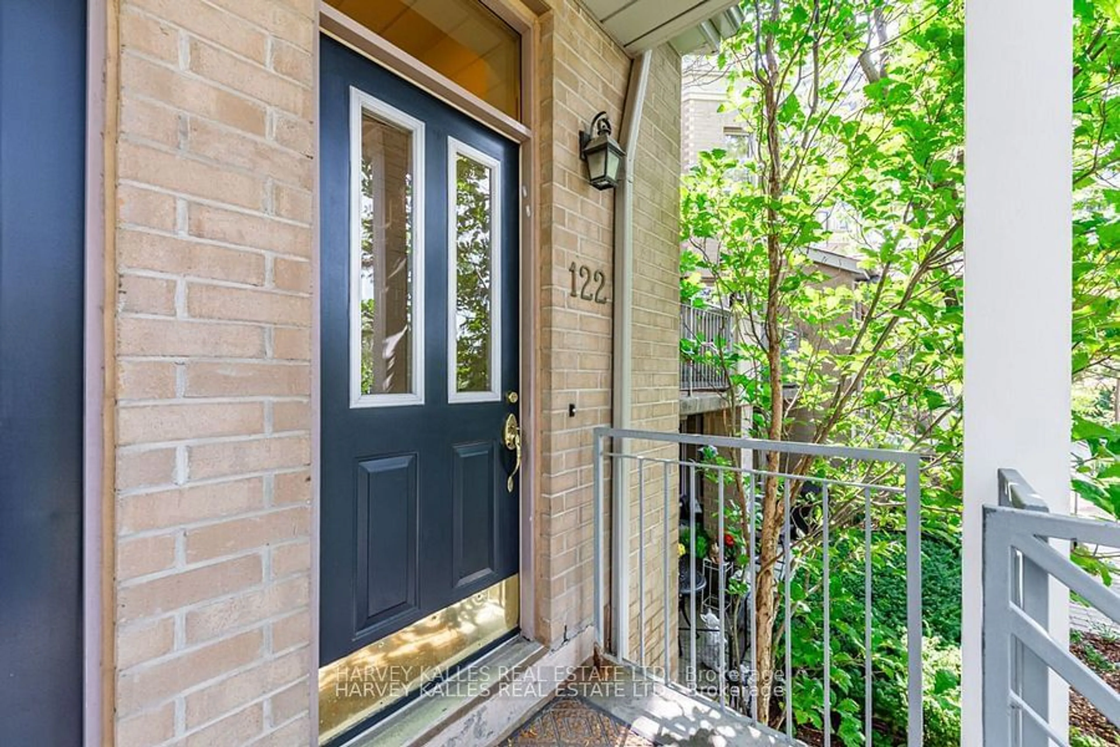 Indoor entryway, wood floors for 5418 Yonge St #TH122, Toronto Ontario M2N 6X4