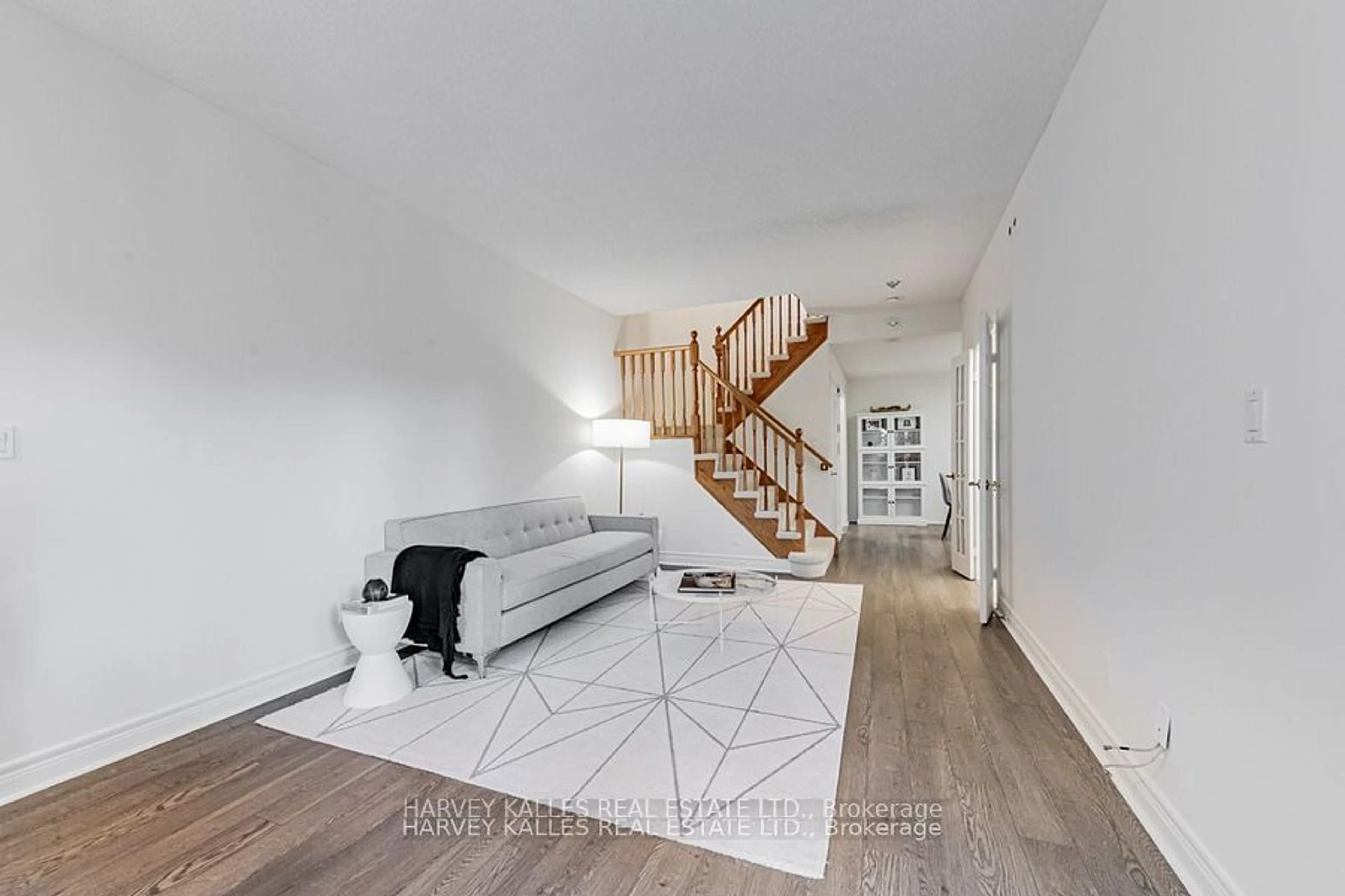 Indoor entryway, wood floors for 5418 Yonge St #TH122, Toronto Ontario M2N 6X4