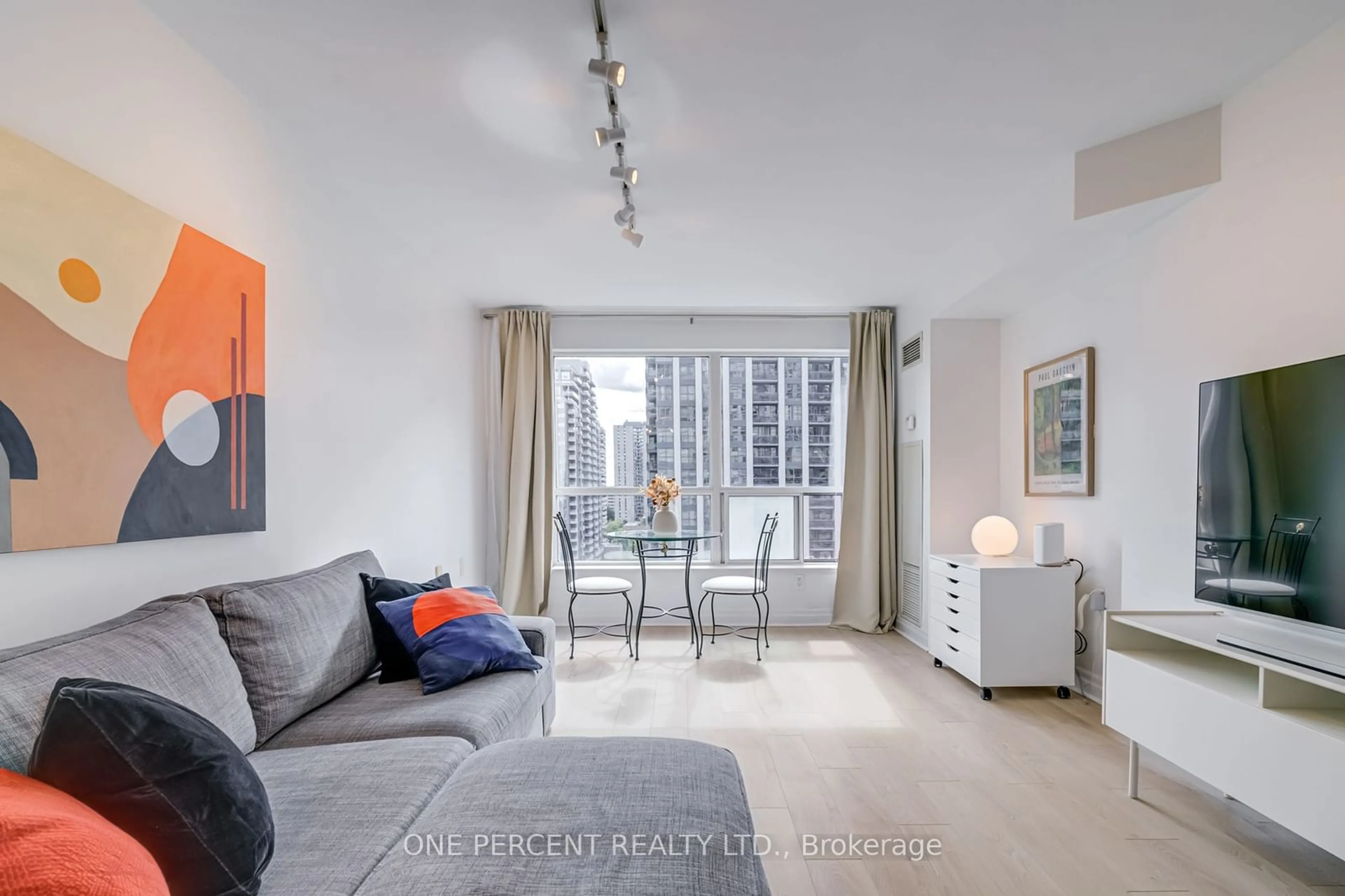 Living room for 21 Hillcrest Ave #1105, Toronto Ontario M2N 7K2