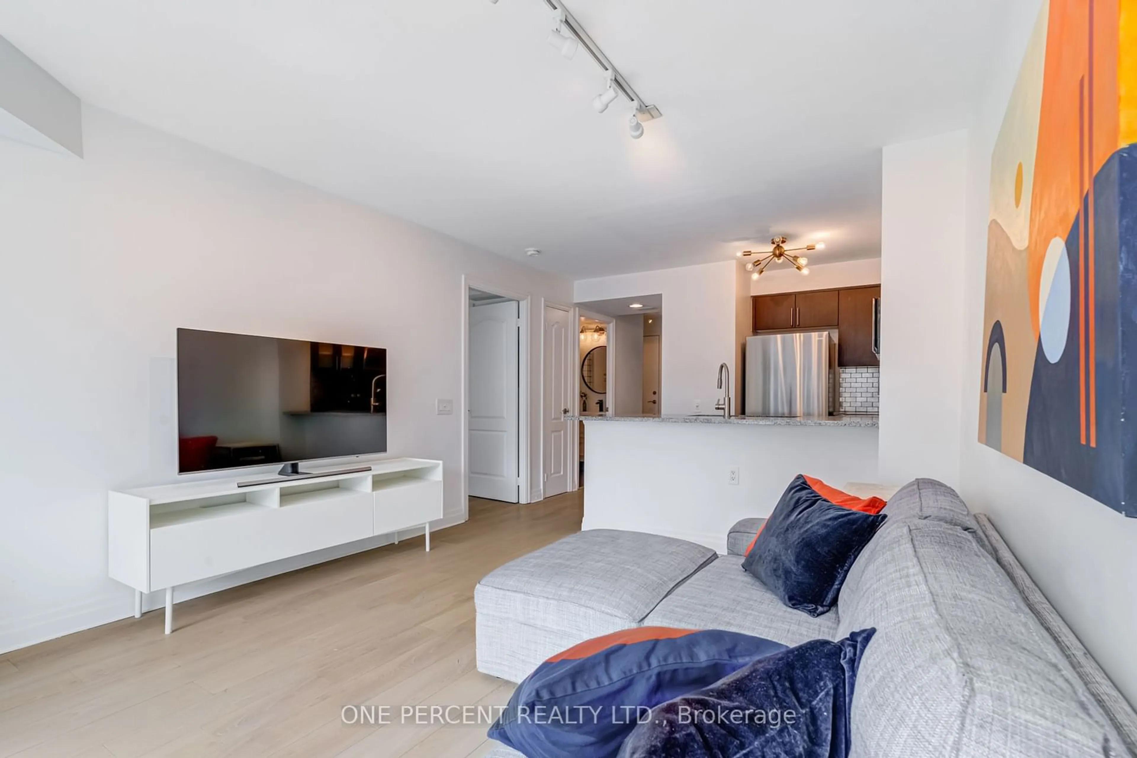 Living room, wood floors for 21 Hillcrest Ave #1105, Toronto Ontario M2N 7K2