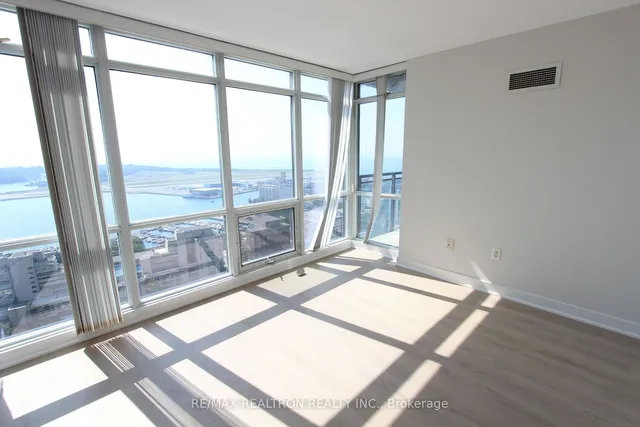 Additional property image - 15 Fort York Blvd Unit 3812
