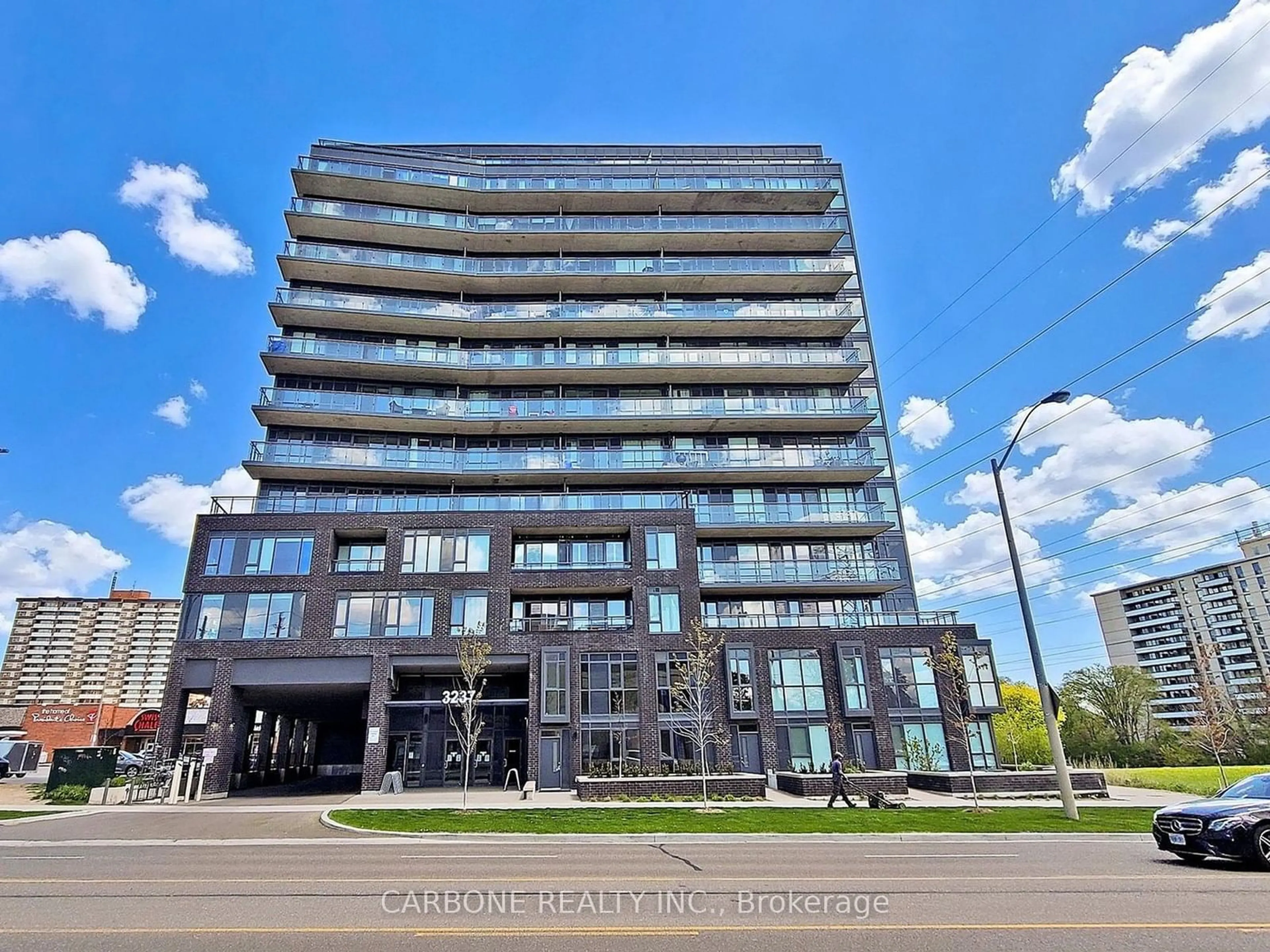 A pic from exterior of the house or condo, the front or back of building for 3237 Bayview Ave #510, Toronto Ontario M2K 2J7