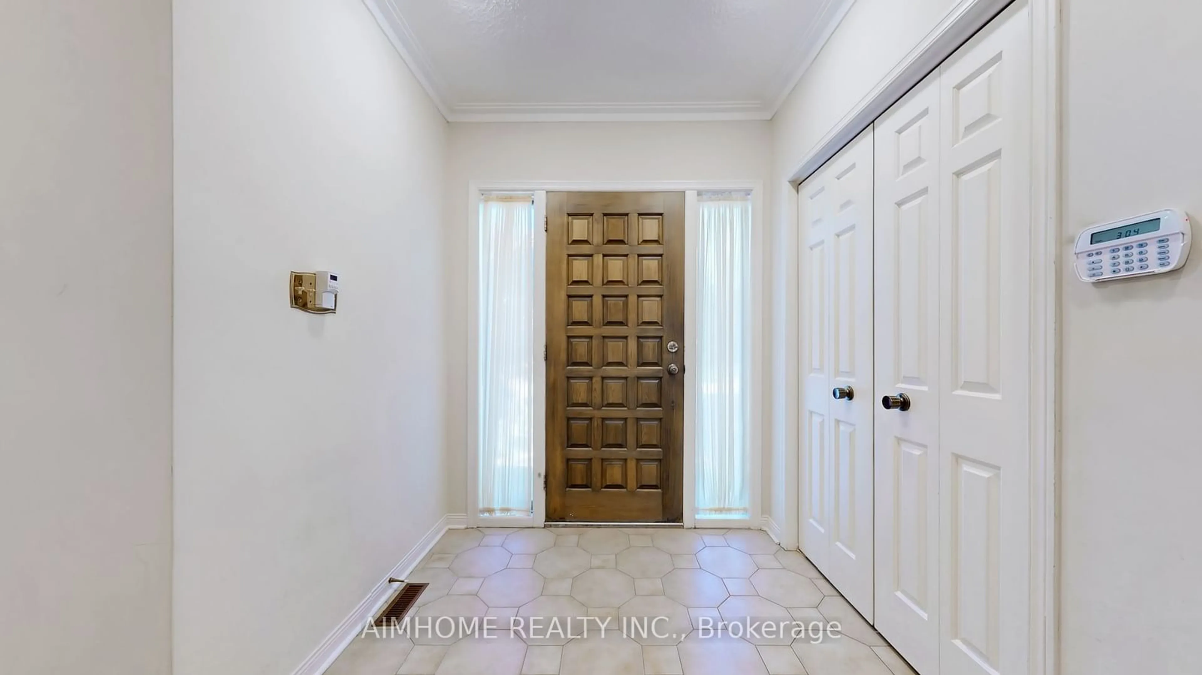 Indoor entryway, wood floors for 85 Clarinda Dr, Toronto Ontario M2K 2V2