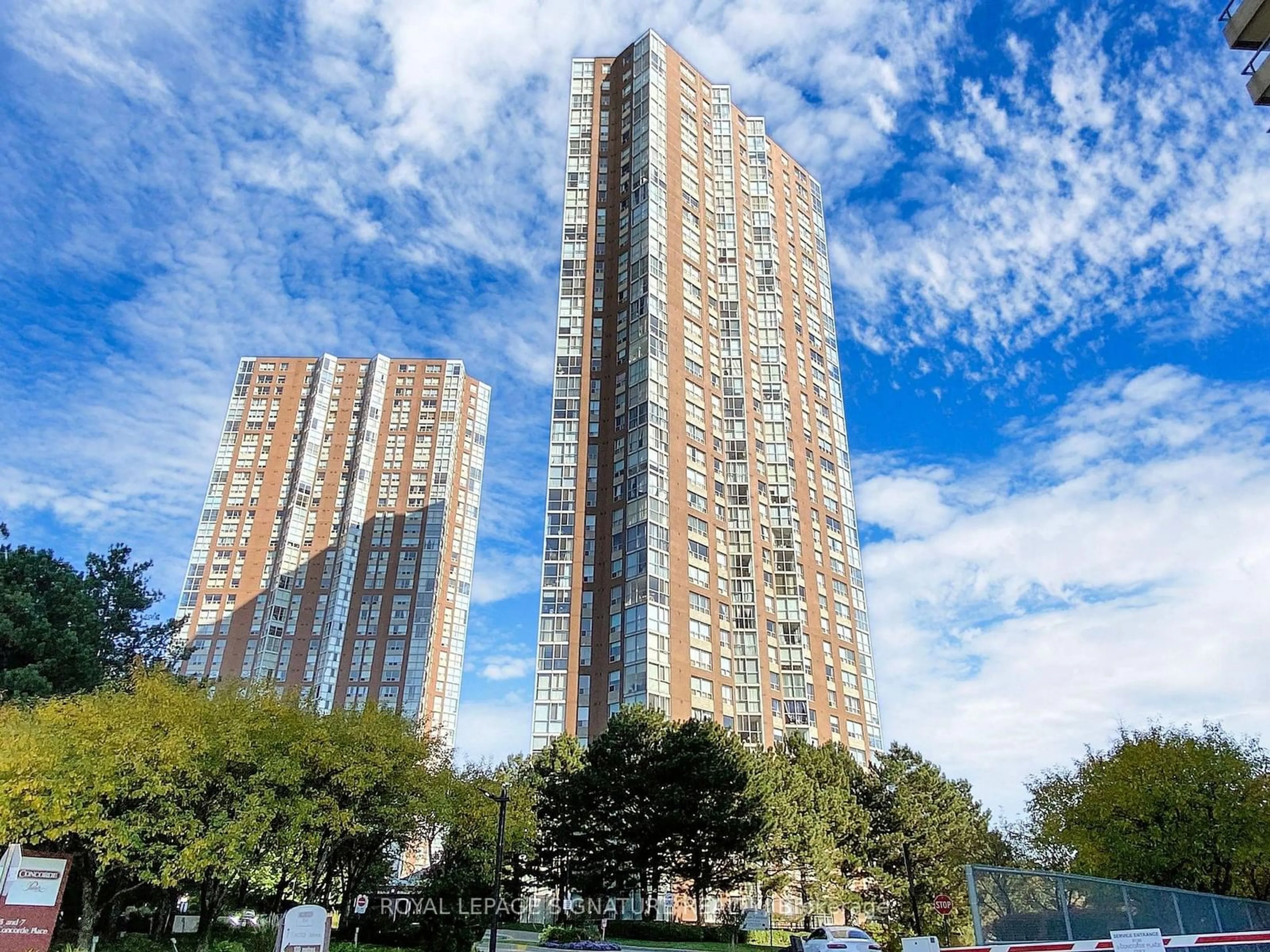 A pic from exterior of the house or condo, the front or back of building for 5 Concorde Pl #1405, Toronto Ontario M3C 3M8