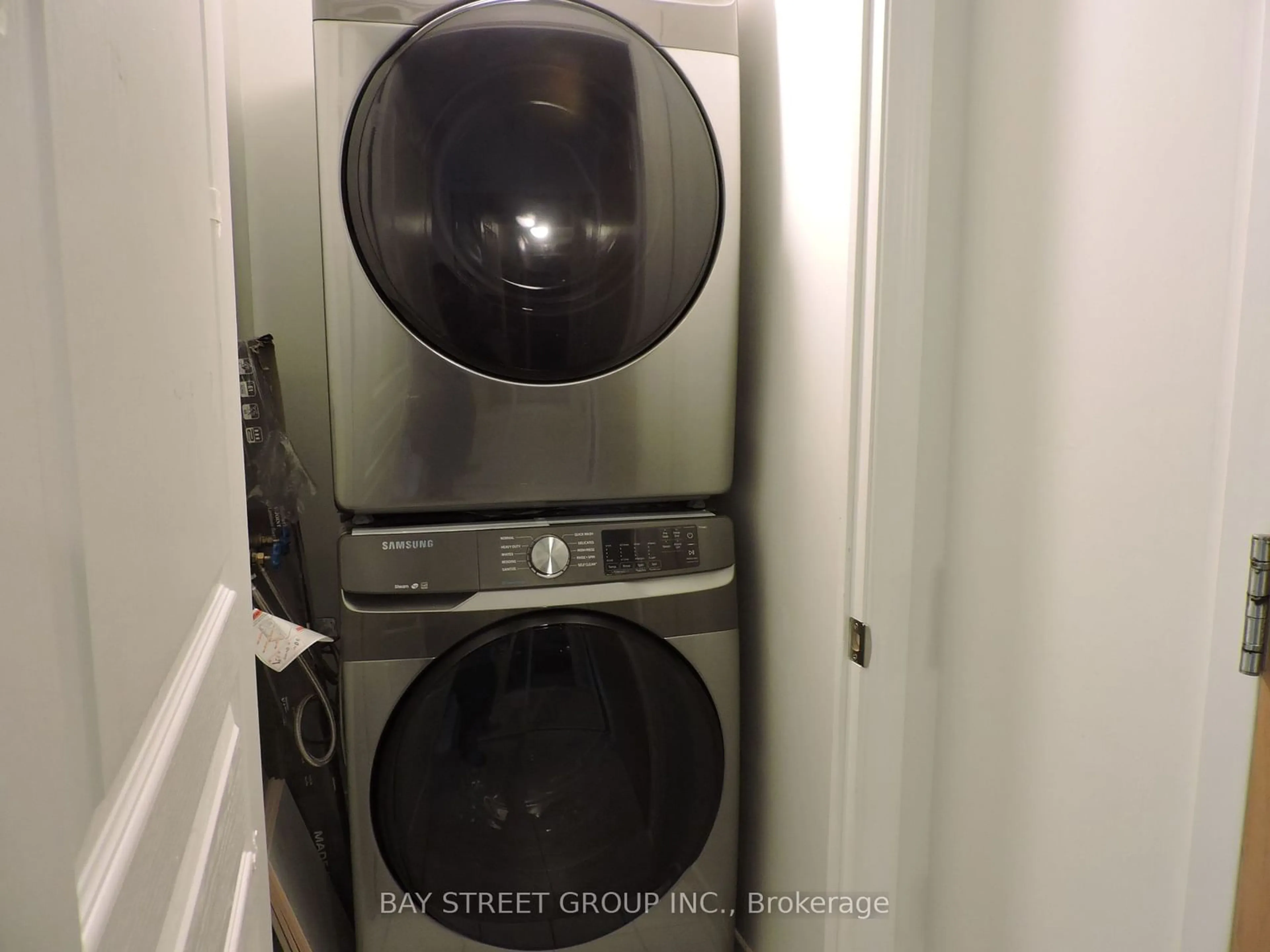 Washer and dryer for 503 Beecroft Rd #905, Toronto Ontario M2N 0A3