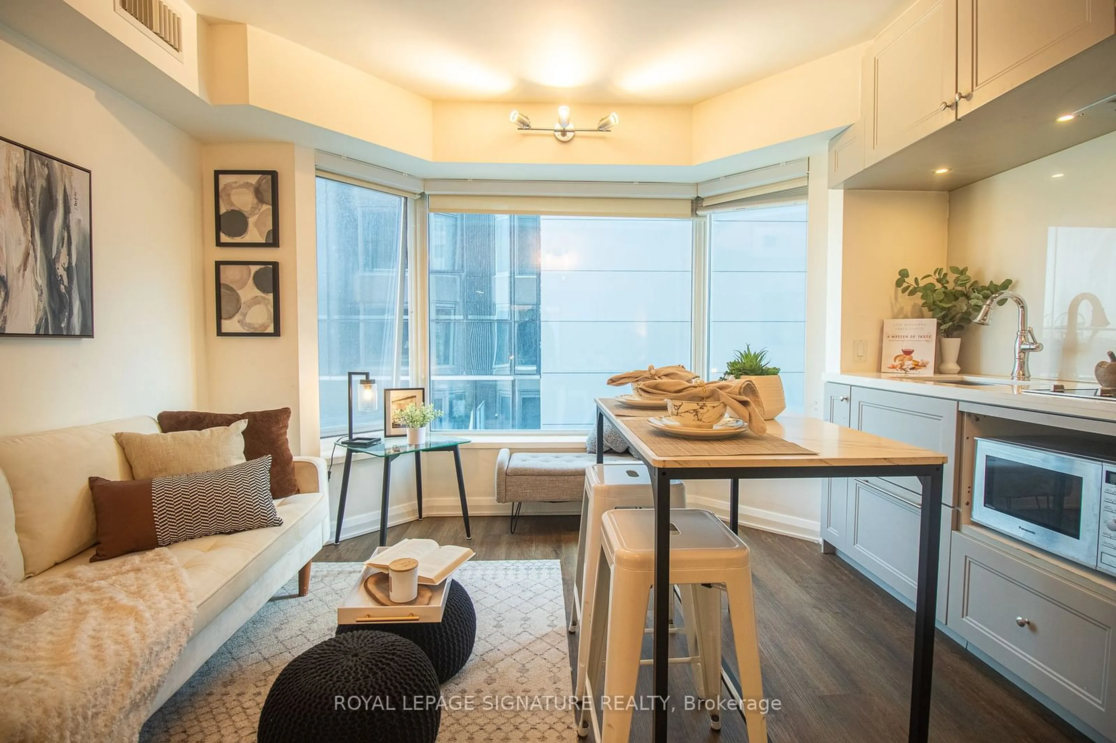 Open concept kitchen for 155 Yorkville Ave #505, Toronto Ontario M5R 0B4