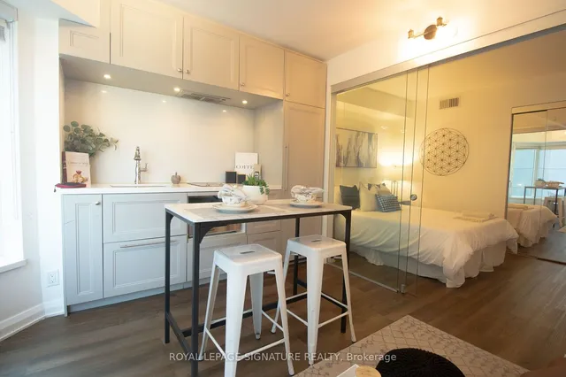 Additional property image - 155 Yorkville Ave Unit 505