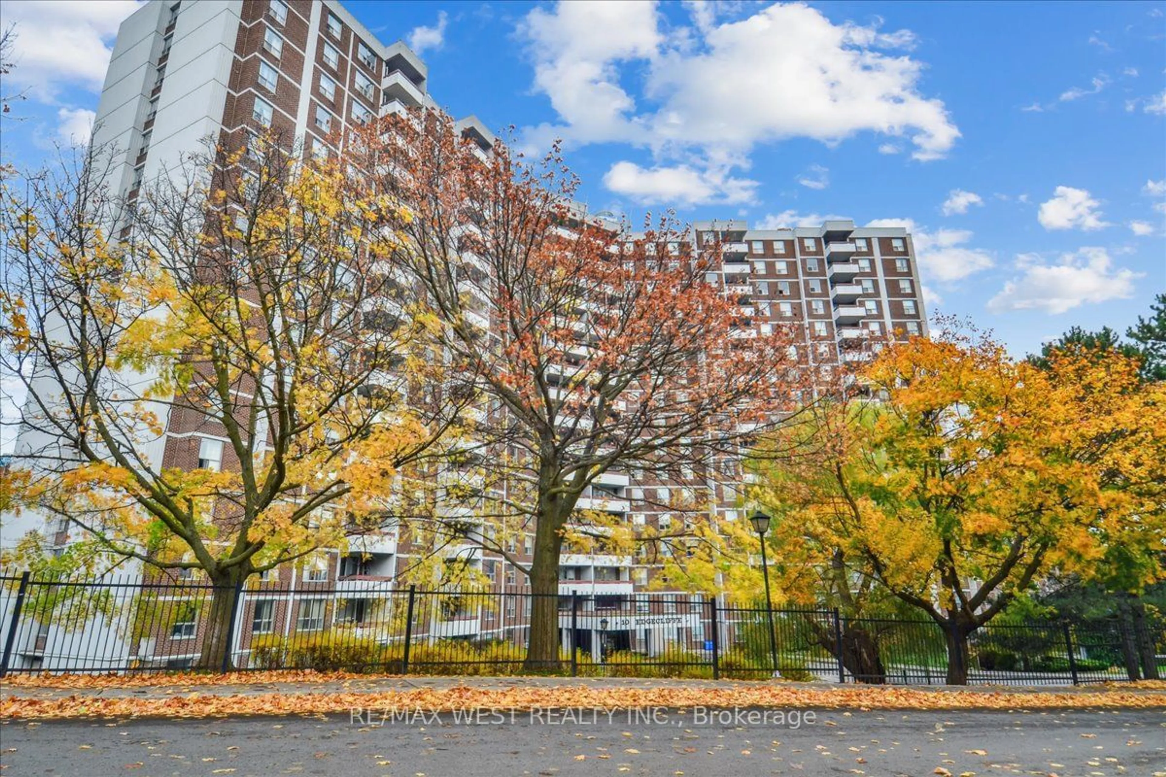 A pic from exterior of the house or condo, the view of city buildings for 10 Edgecliff Gfwy #317, Toronto Ontario M3C 3A3