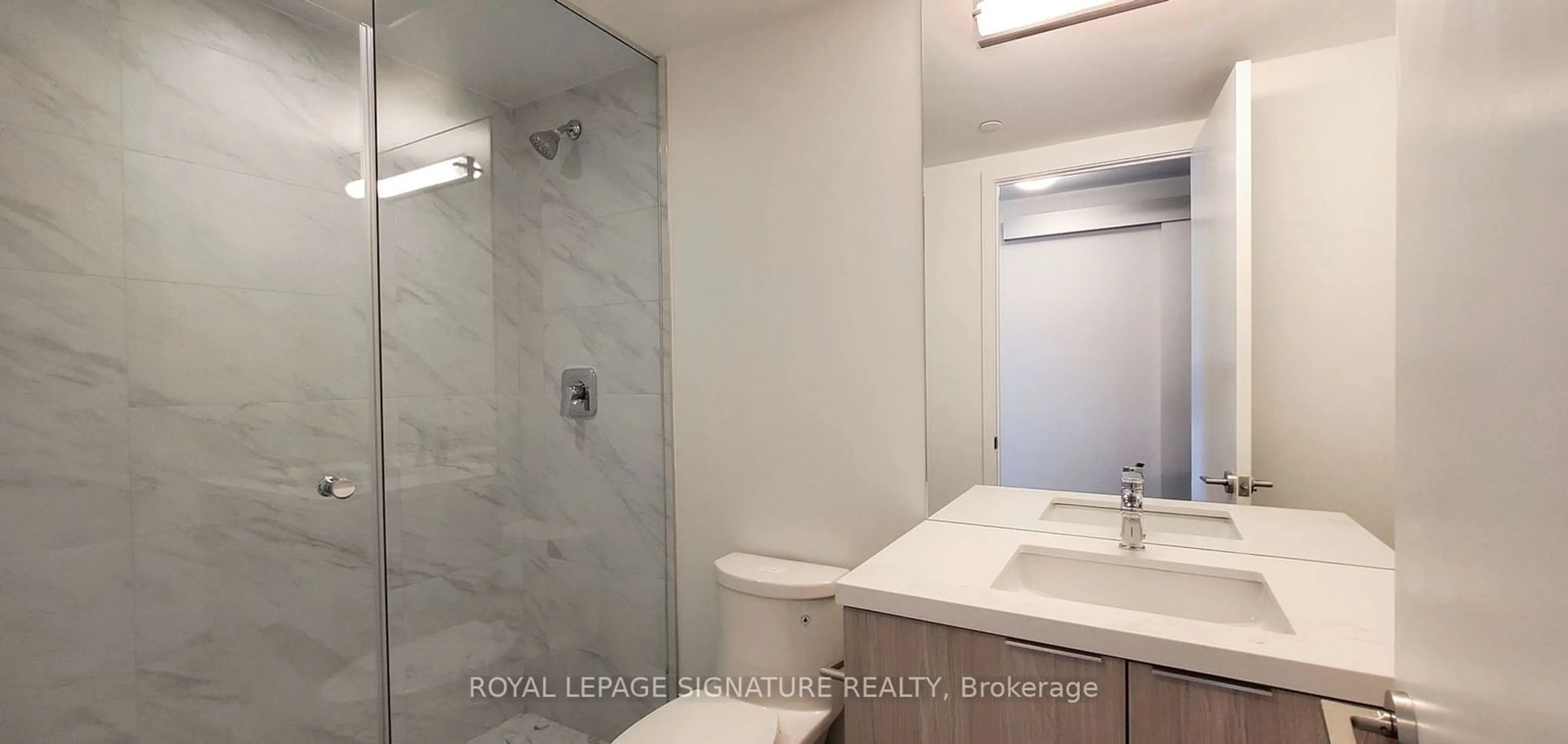 Standard bathroom for 158 Front St #1210, Toronto Ontario M5A 0K9