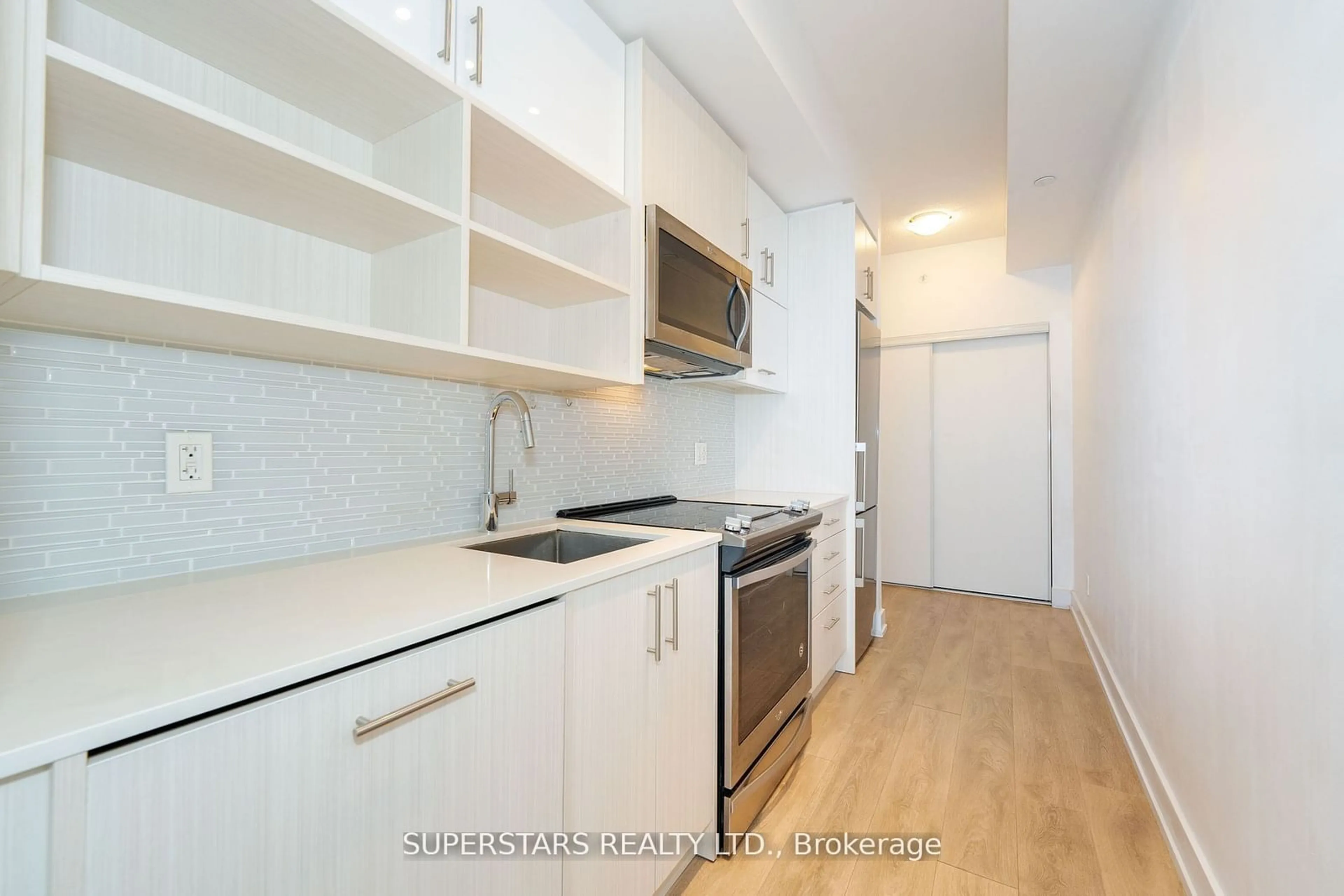 Standard kitchen for 128 Fairview Mall Dr #318, Toronto Ontario M2J 0E8