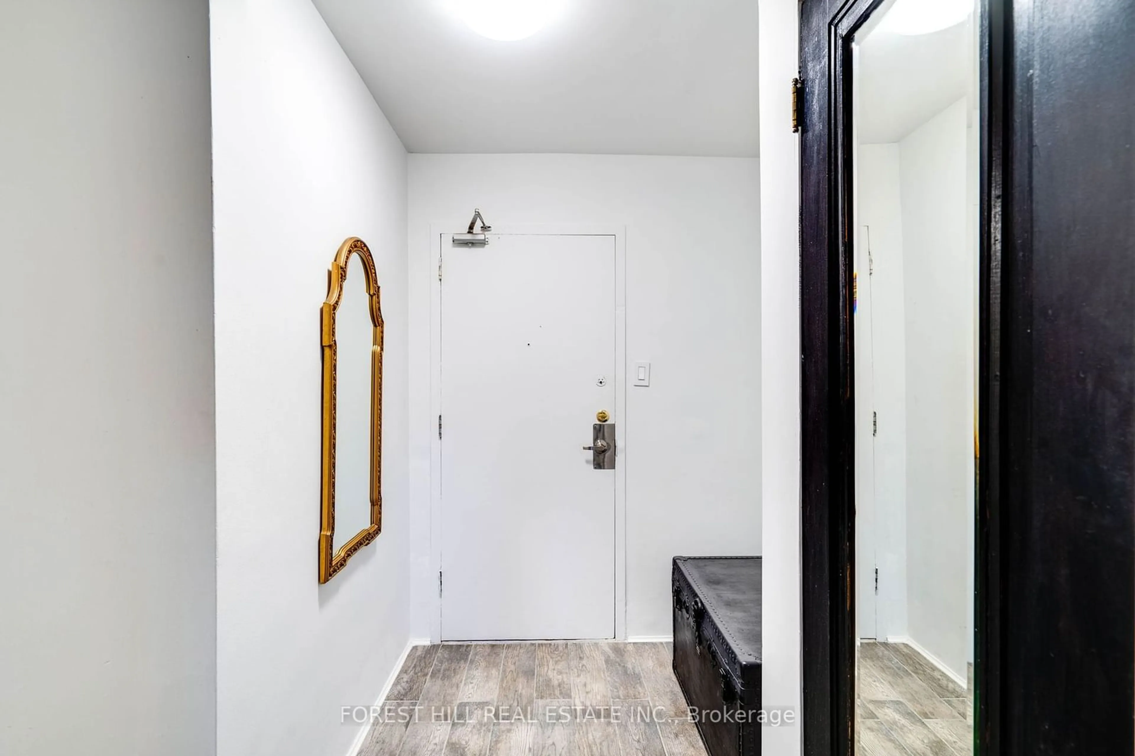 Indoor entryway, wood floors for 1360 York Mills Rd #508, Toronto Ontario M3A 2A2