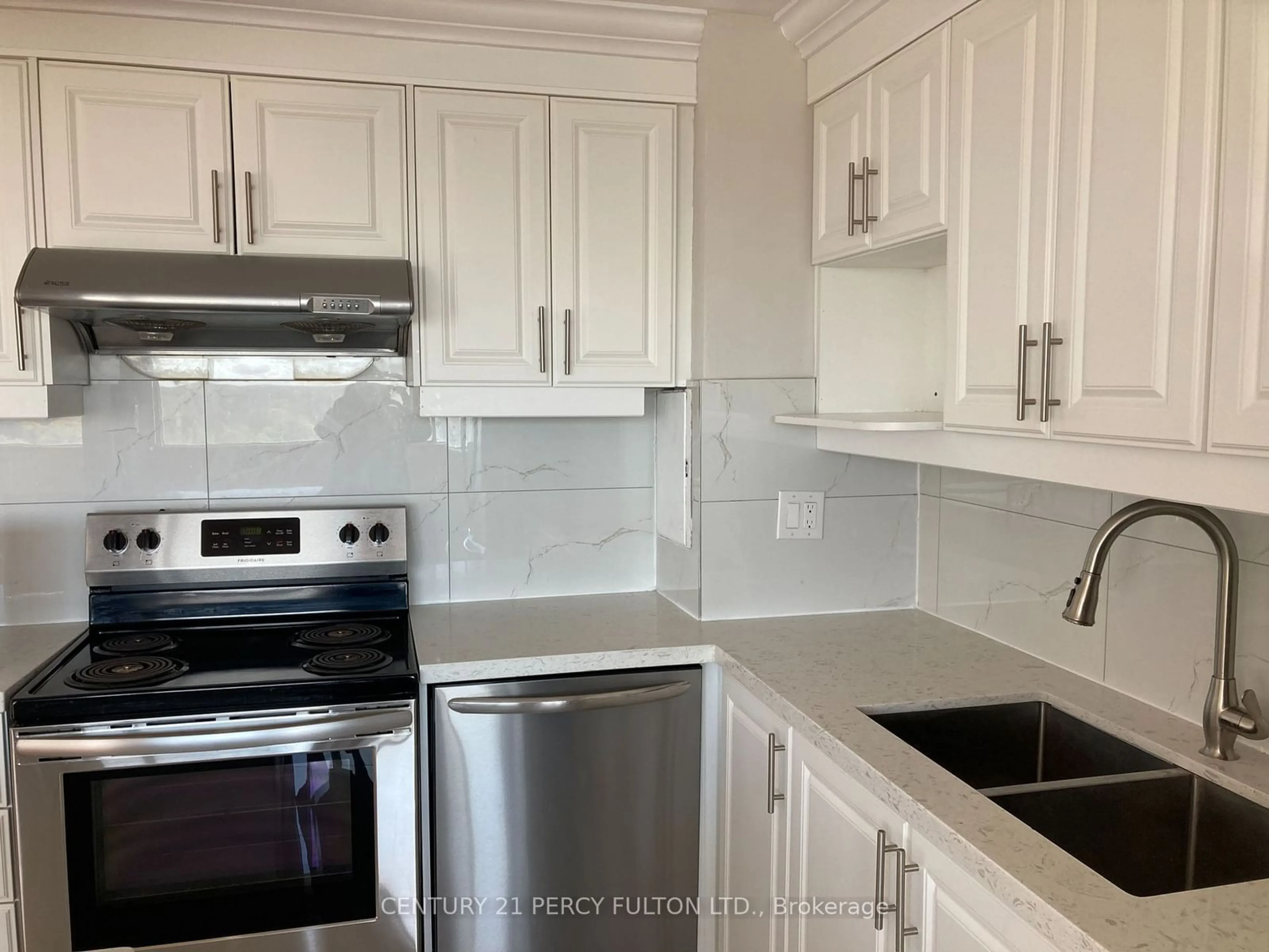 Standard kitchen, wood floors for 10 Sunny Glen Way #1904, Toronto Ontario M3C 2Z3