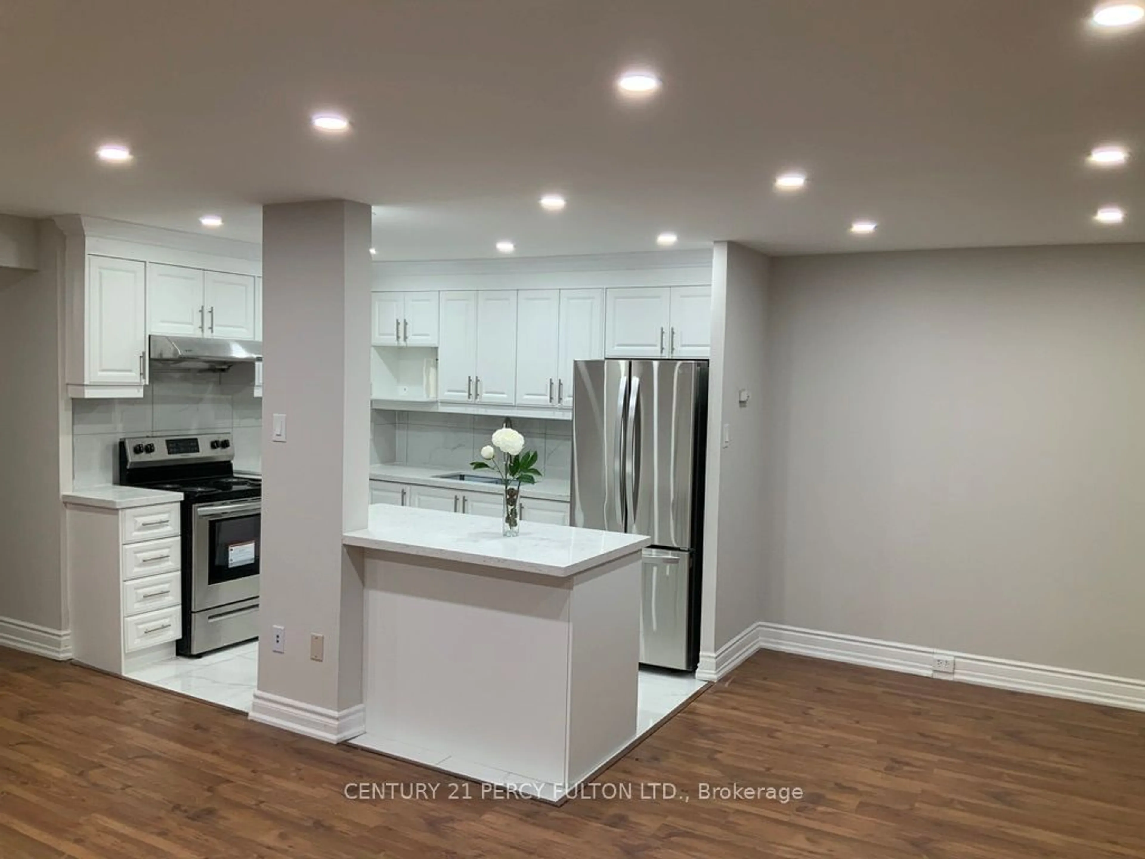 Open concept kitchen for 10 Sunny Glen Way #1904, Toronto Ontario M3C 2Z3