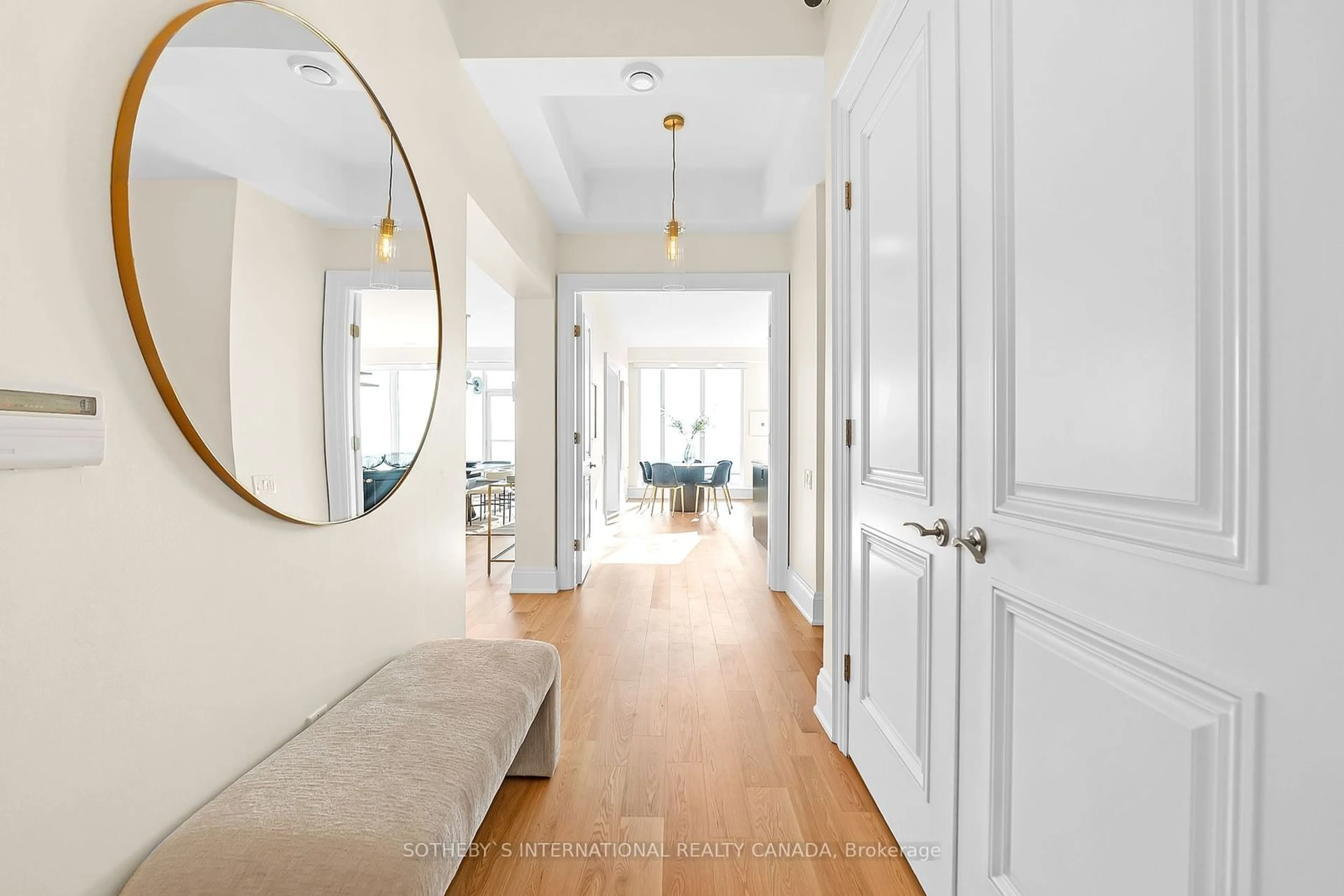 Indoor entryway, wood floors for 2191 Yonge St #5202, Toronto Ontario M4S 3H8