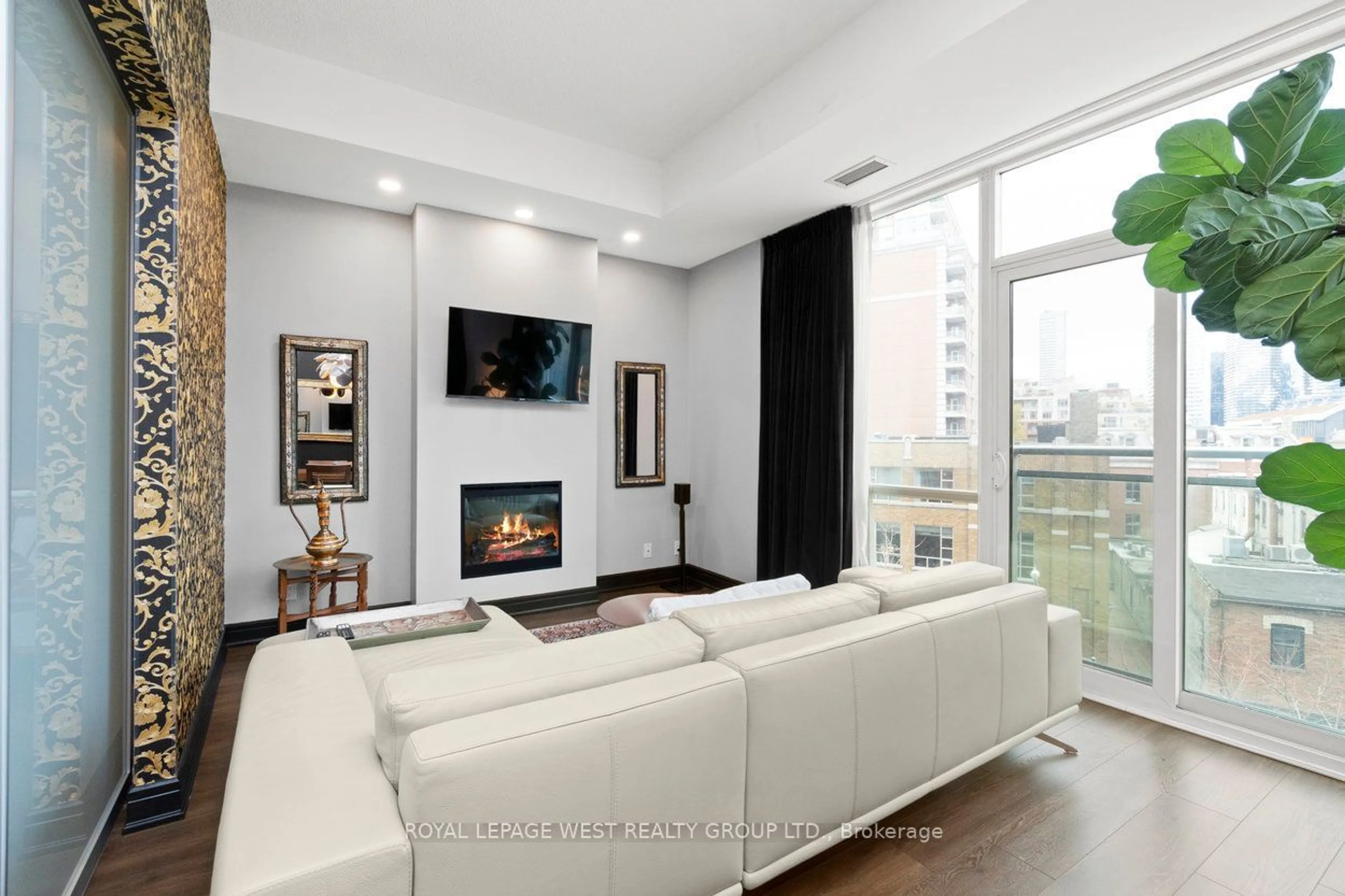 Living room, wood floors for 112 George St #S426, Toronto Ontario M5A 2M5