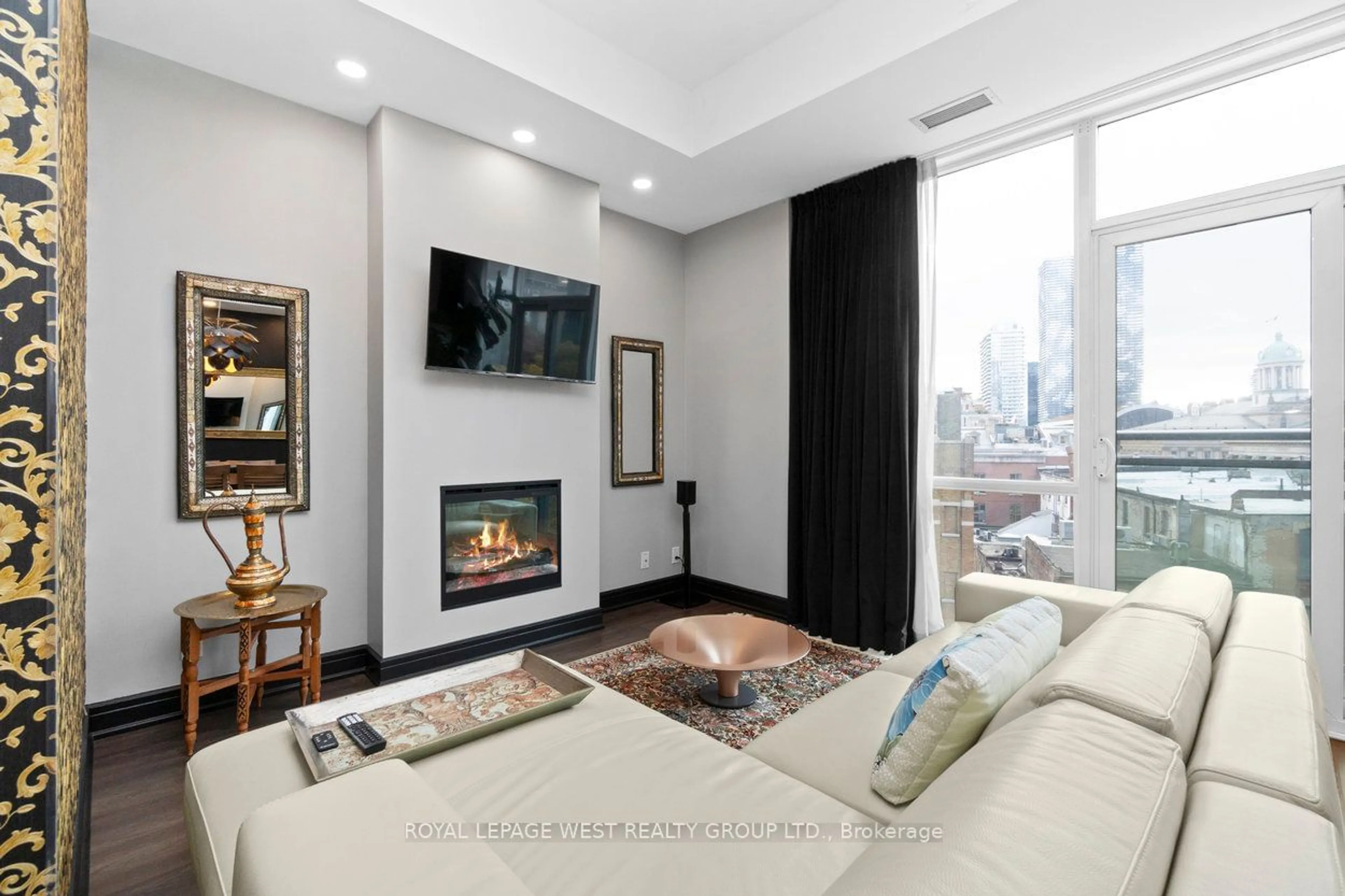 Living room, wood floors for 112 George St #S426, Toronto Ontario M5A 2M5