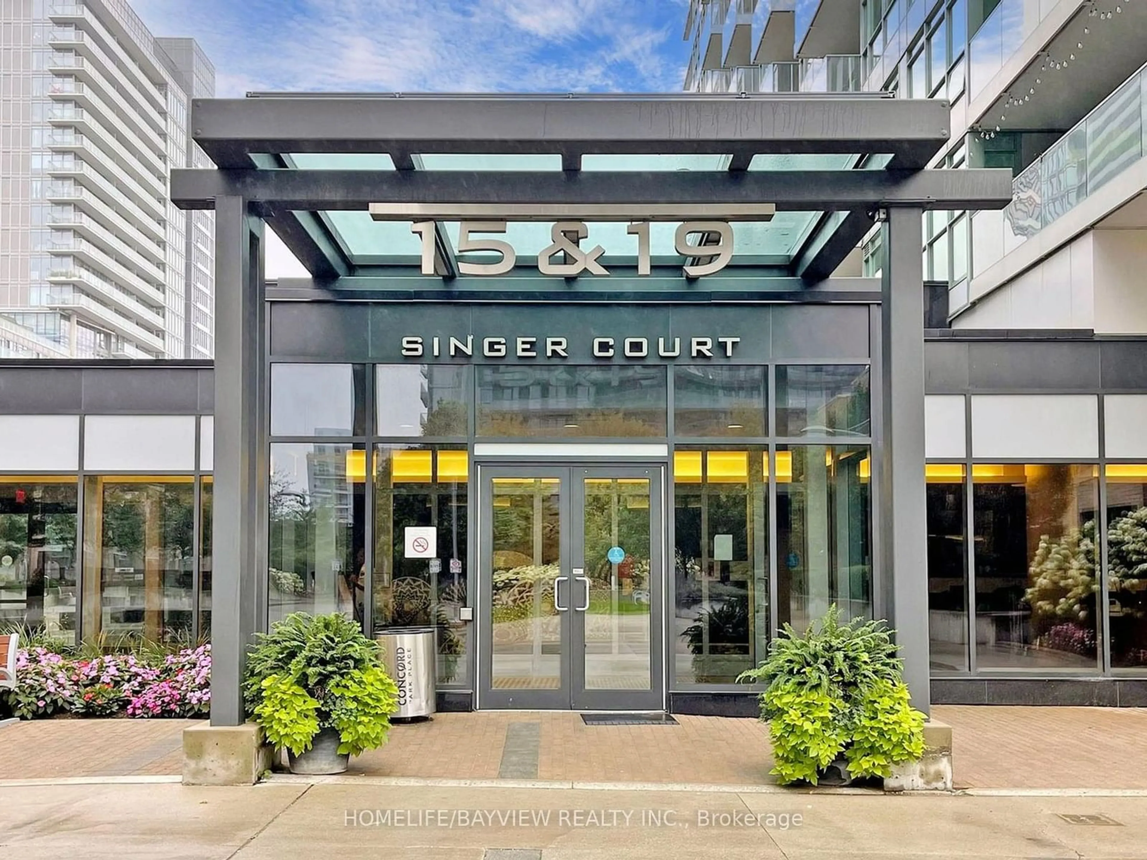 Indoor foyer for 19 Singer Crt #1801B, Toronto Ontario M2K 0B2