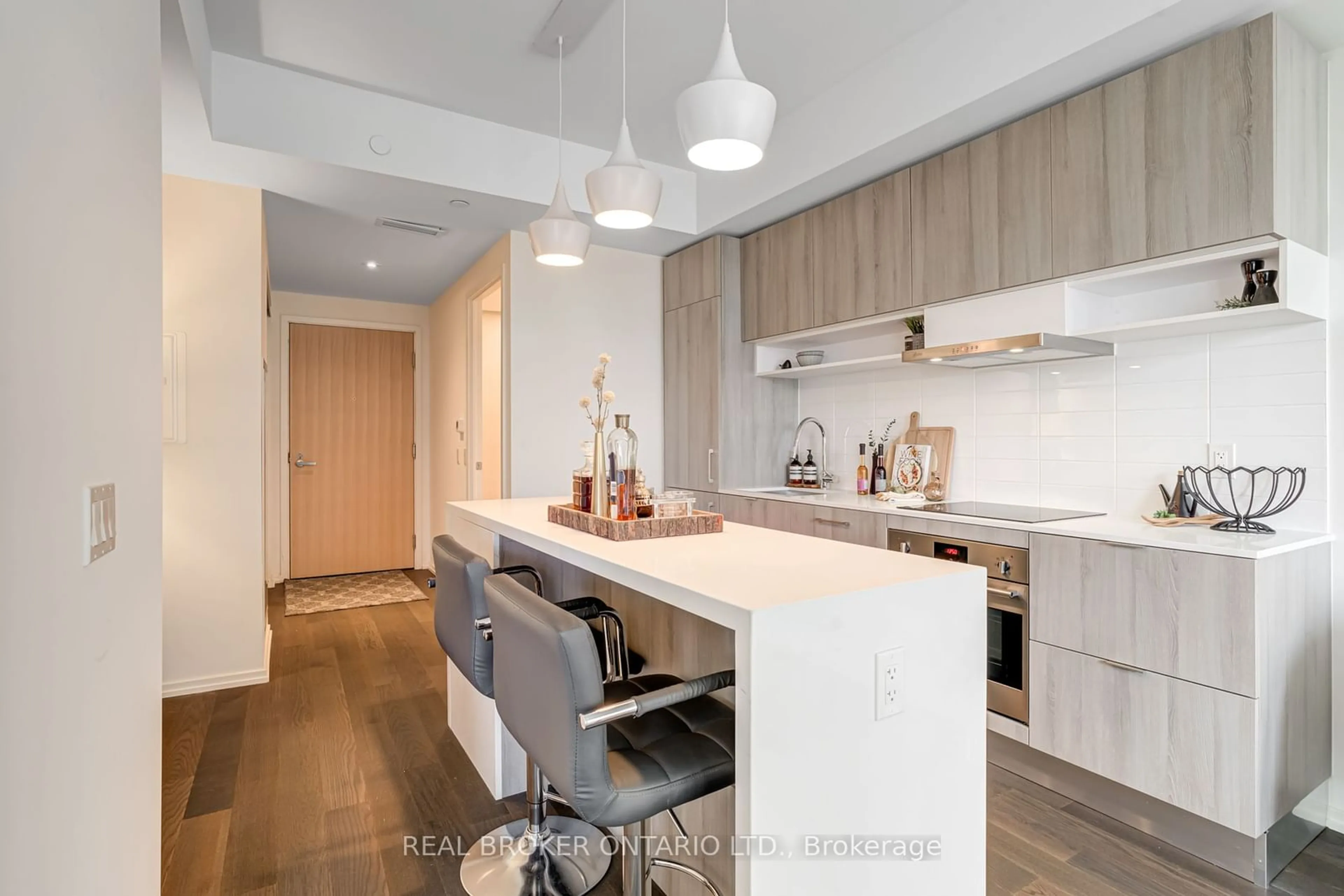 Open concept kitchen for 5 Soudan Ave #2808, Toronto Ontario M4S 0B1