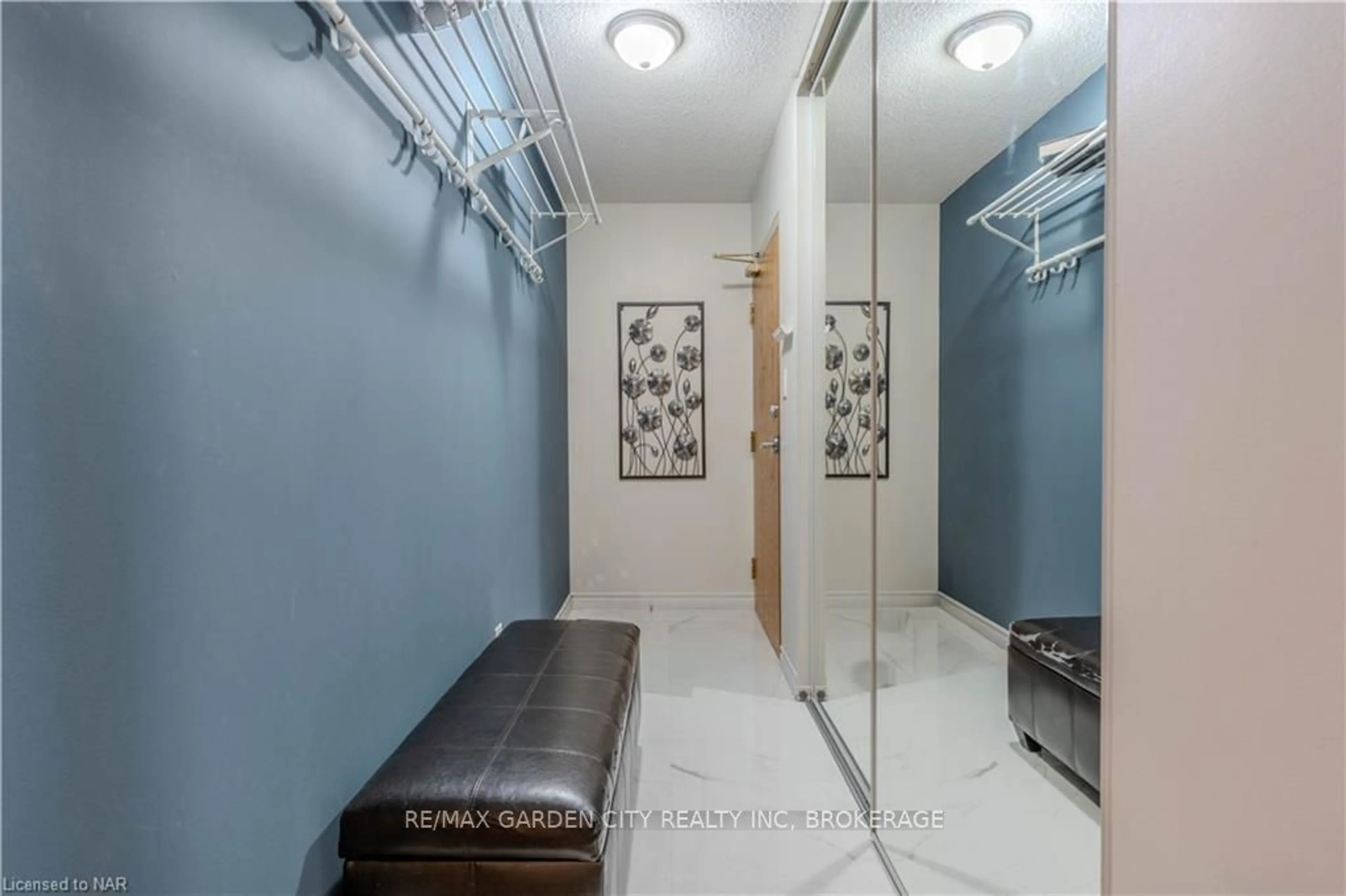 Indoor entryway, cement floor for 897 SHEPPARD Ave #202, Toronto Ontario M3H 2T4