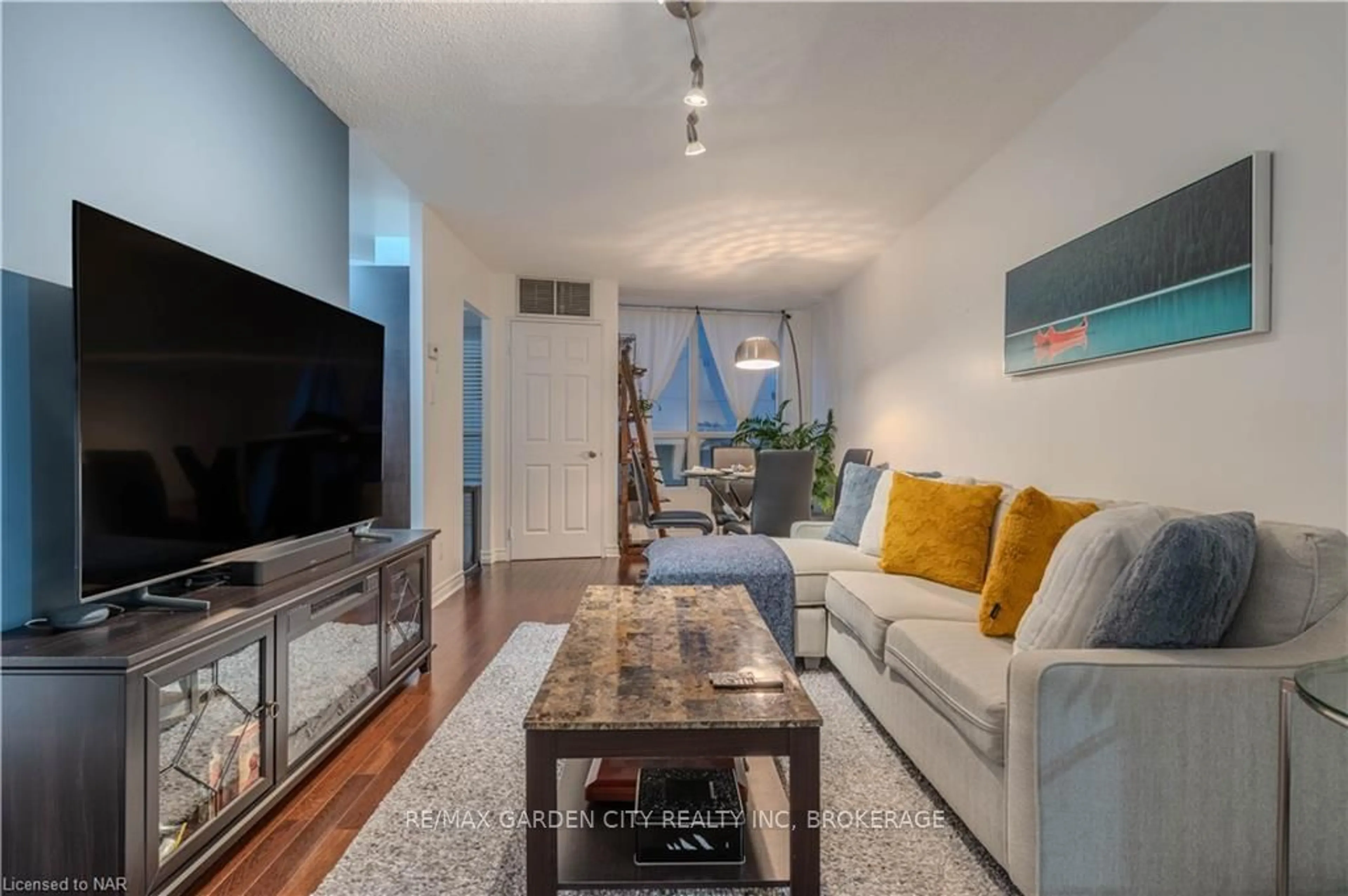 Living room, wood floors for 897 SHEPPARD Ave #202, Toronto Ontario M3H 2T4