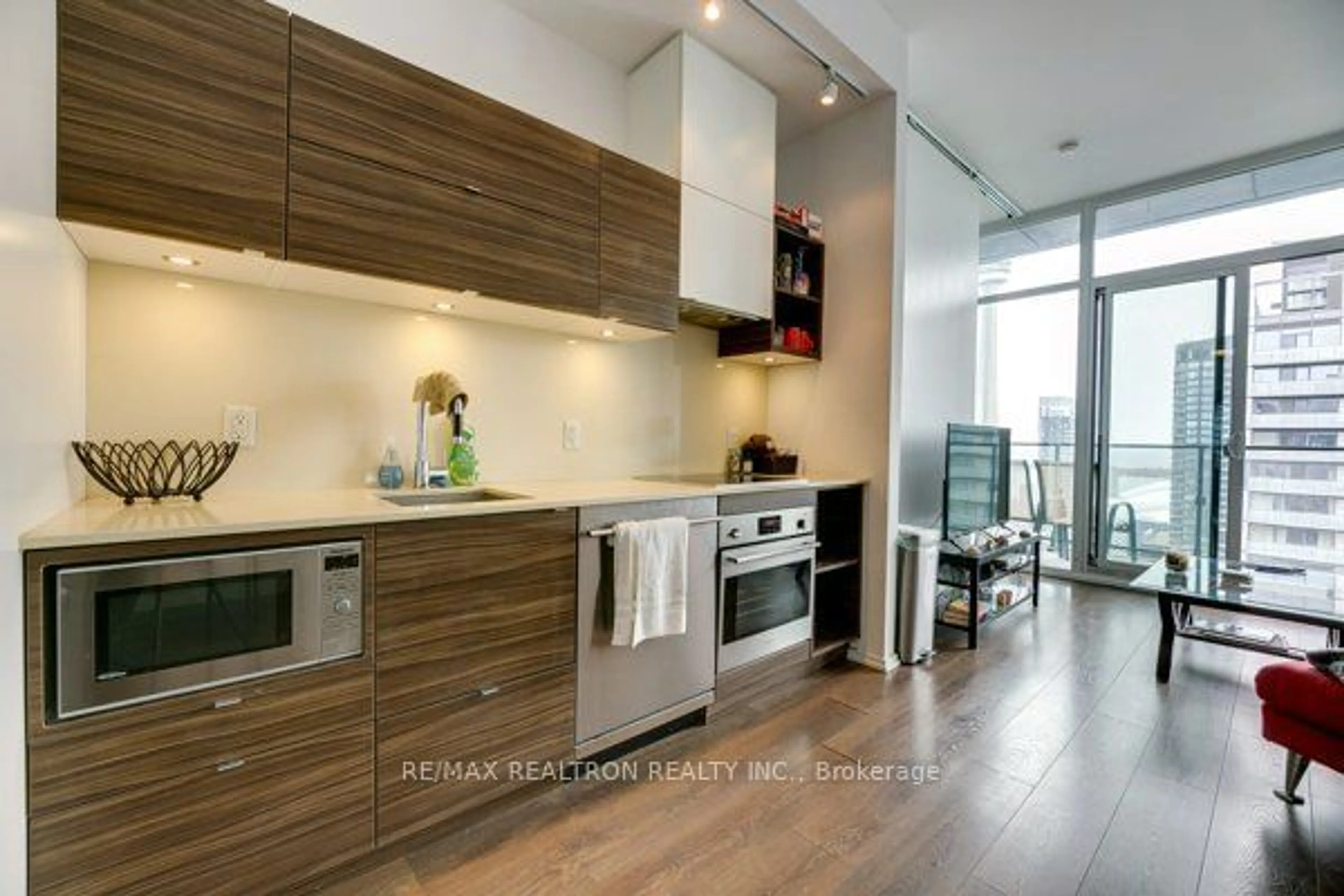 Open concept kitchen for 125 PETER St #3610, Toronto Ontario M5V 0M2