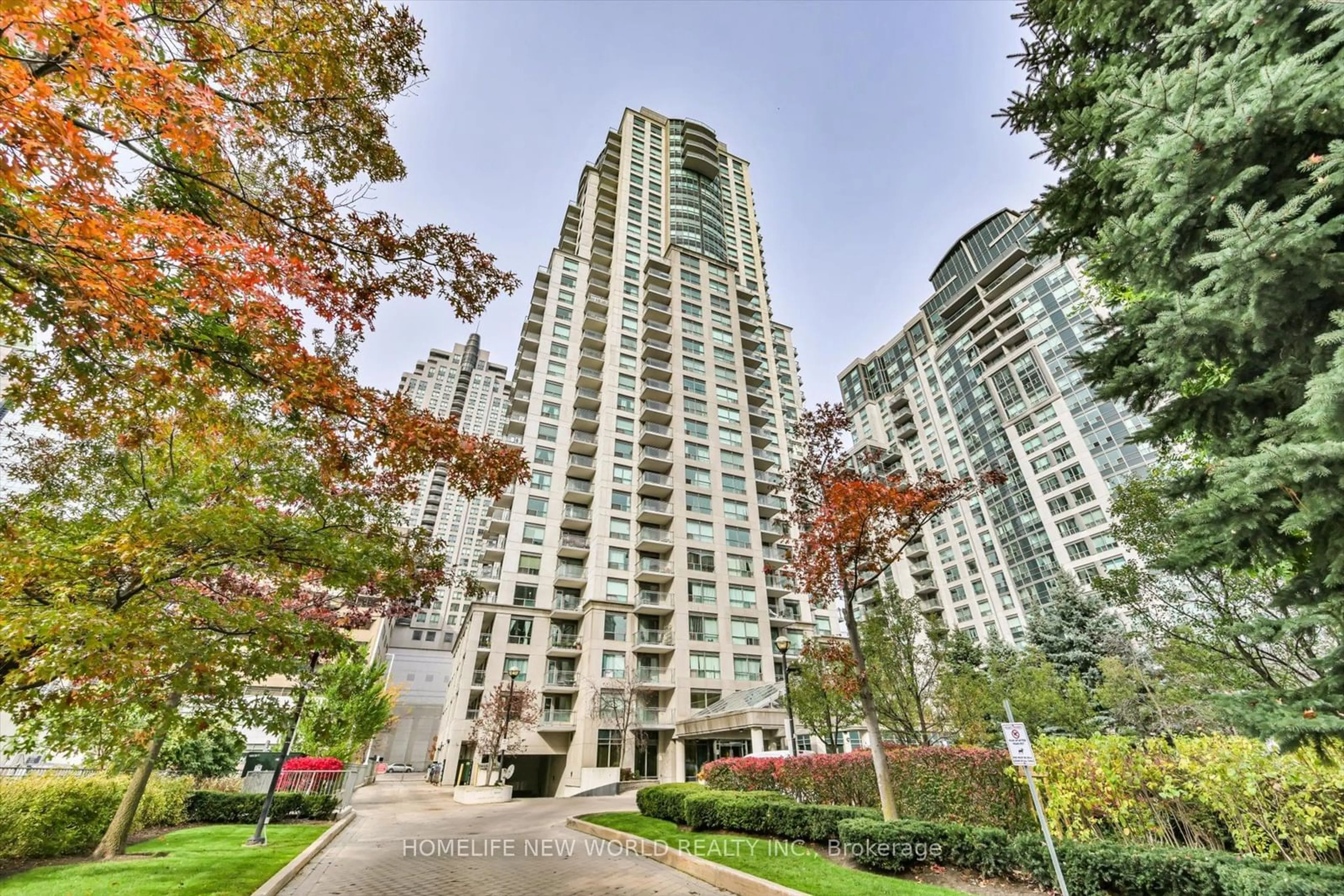 A pic from exterior of the house or condo, the street view for 21 Hillcrest Ave #607, Toronto Ontario M2N 7K2