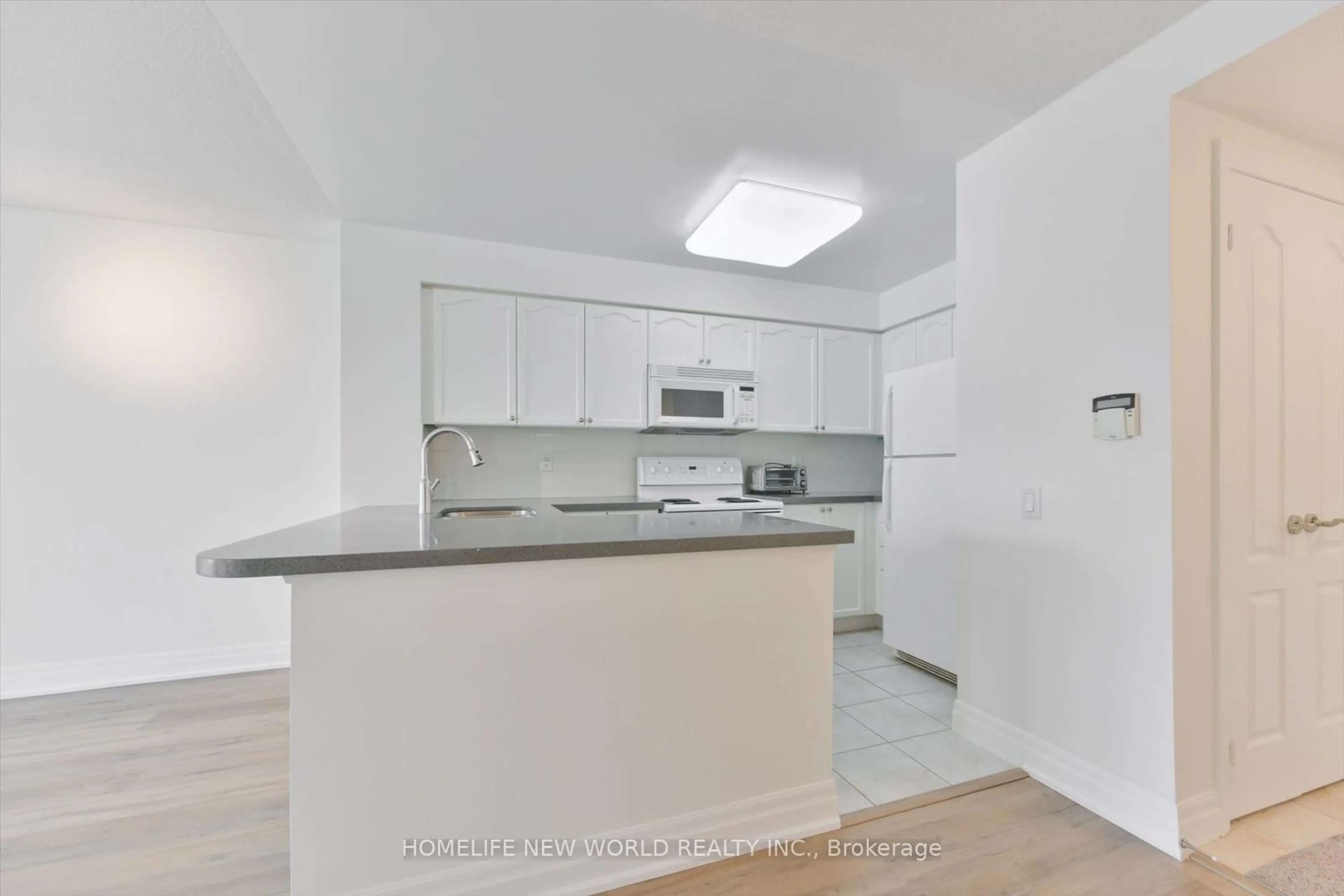 Standard kitchen, not visible floor for 21 Hillcrest Ave #607, Toronto Ontario M2N 7K2