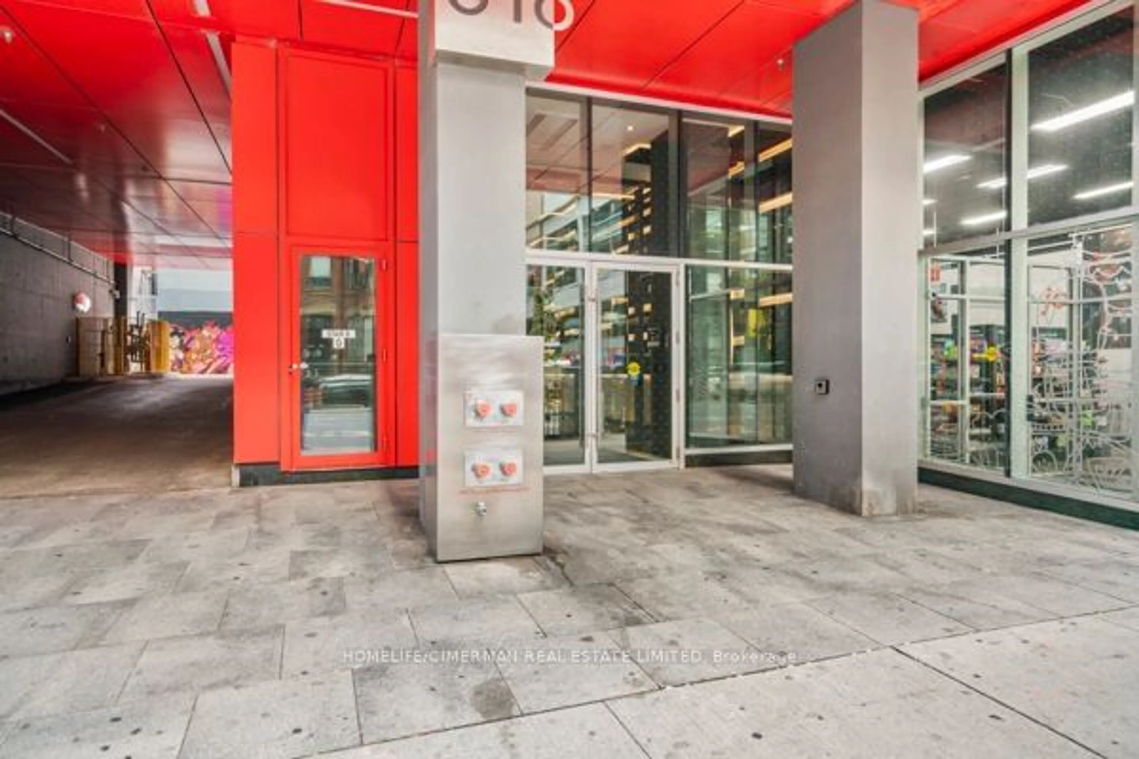 Indoor lobby, ceramic floors for 318 Richmond St #3601, Toronto Ontario M5V 0B4