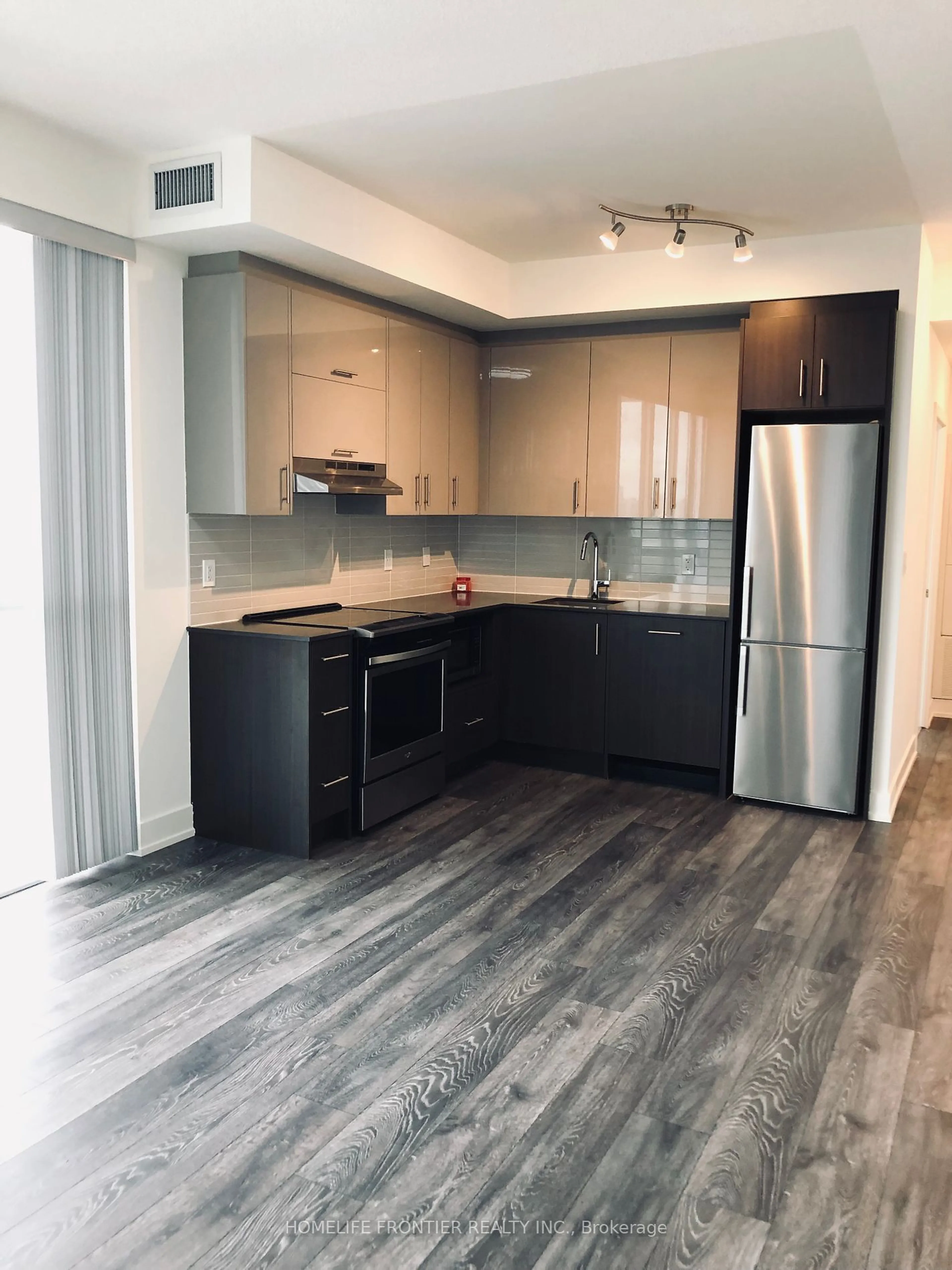 Open concept kitchen for 180 Fairview Mall Dr #1712, Toronto Ontario M2J 0G4