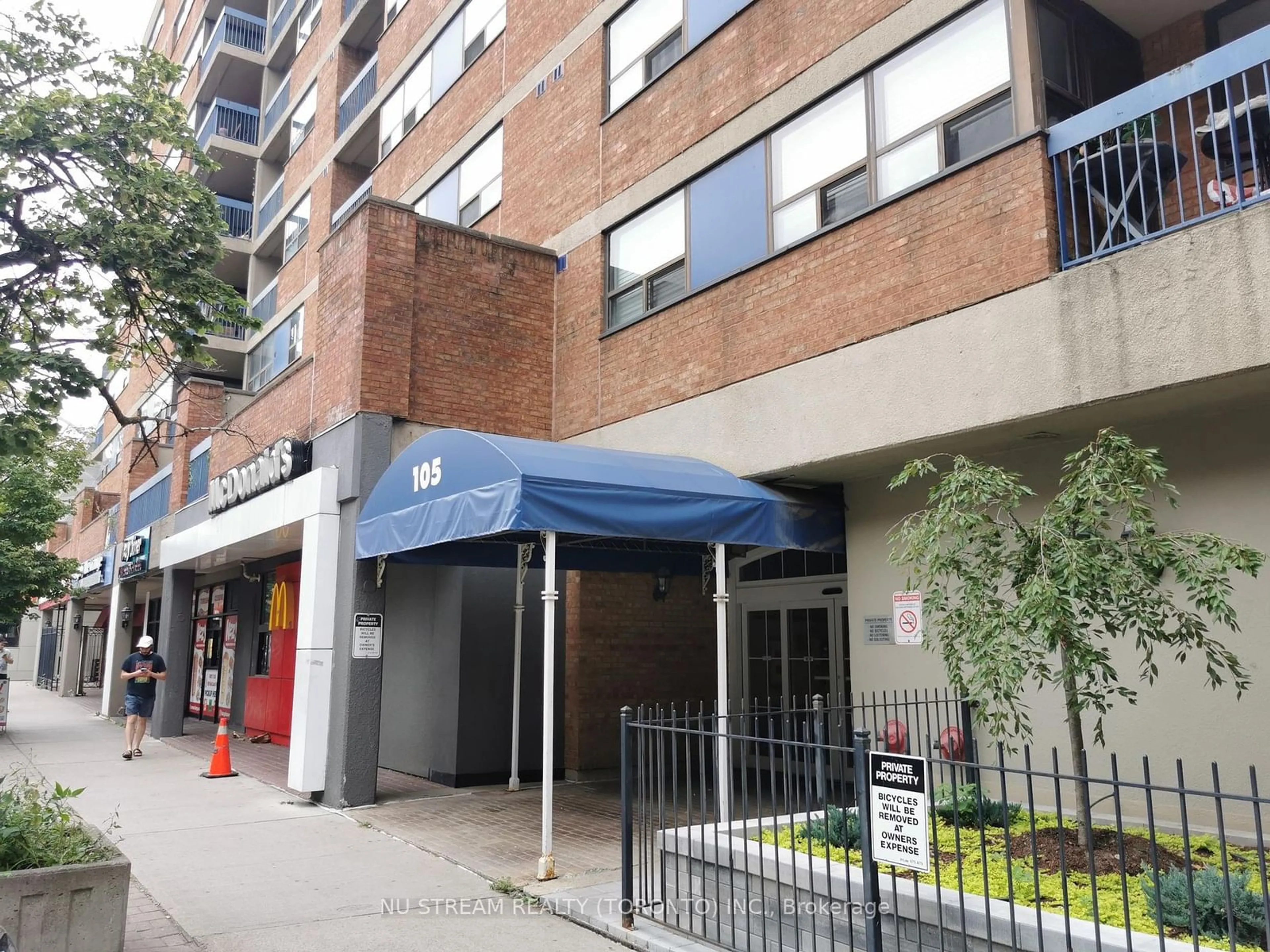 A pic from exterior of the house or condo, the front or back of building for 105 McCaul St #602, Toronto Ontario M5T 2X4