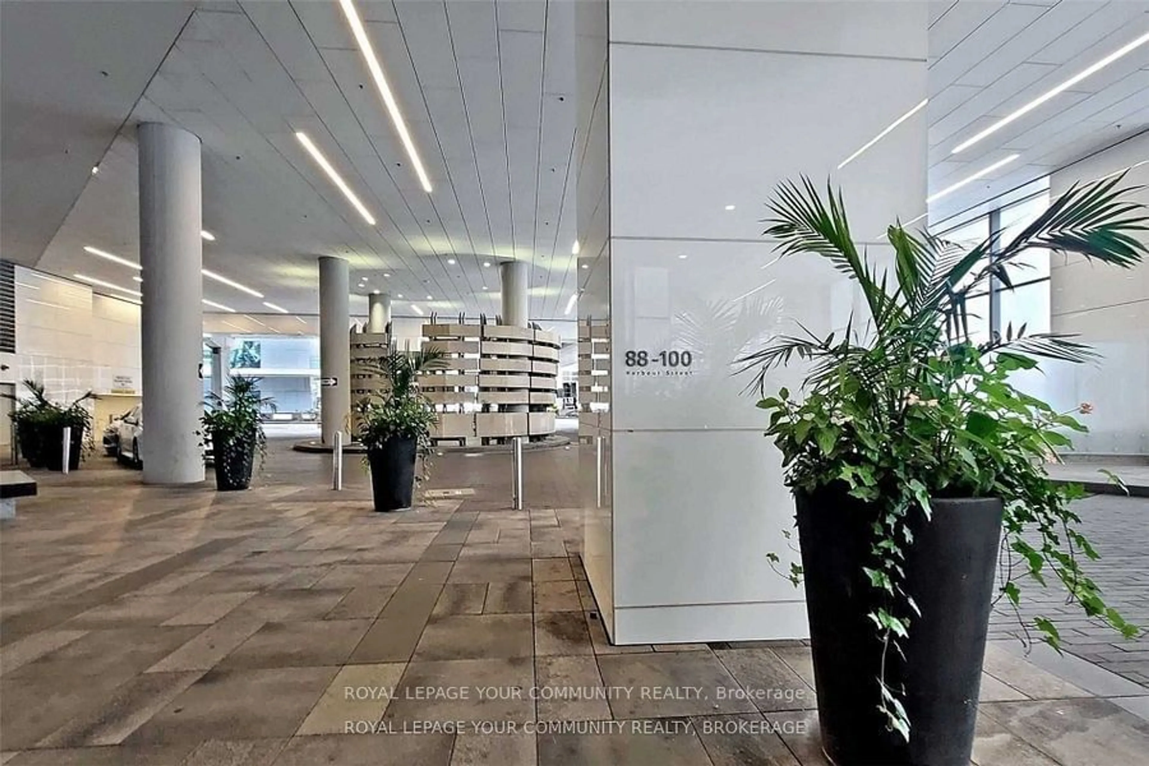 Indoor lobby, ceramic floors for 100 HARBOUR St #2407, Toronto Ontario M5J 0B5