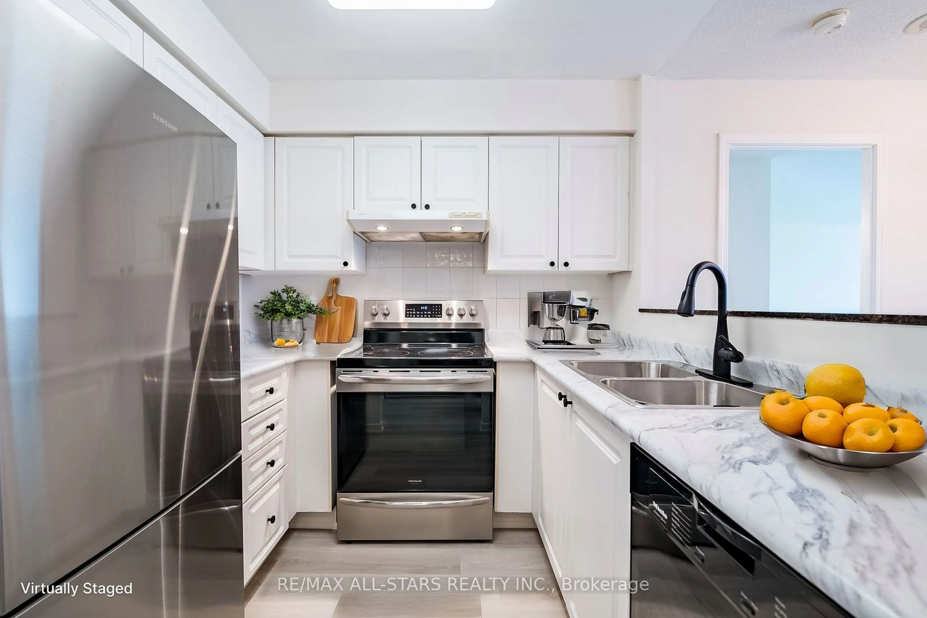 Contemporary kitchen, ceramic floors, mountain for 8 Hillcrest Ave #1116, Toronto Ontario M2N 6Y6