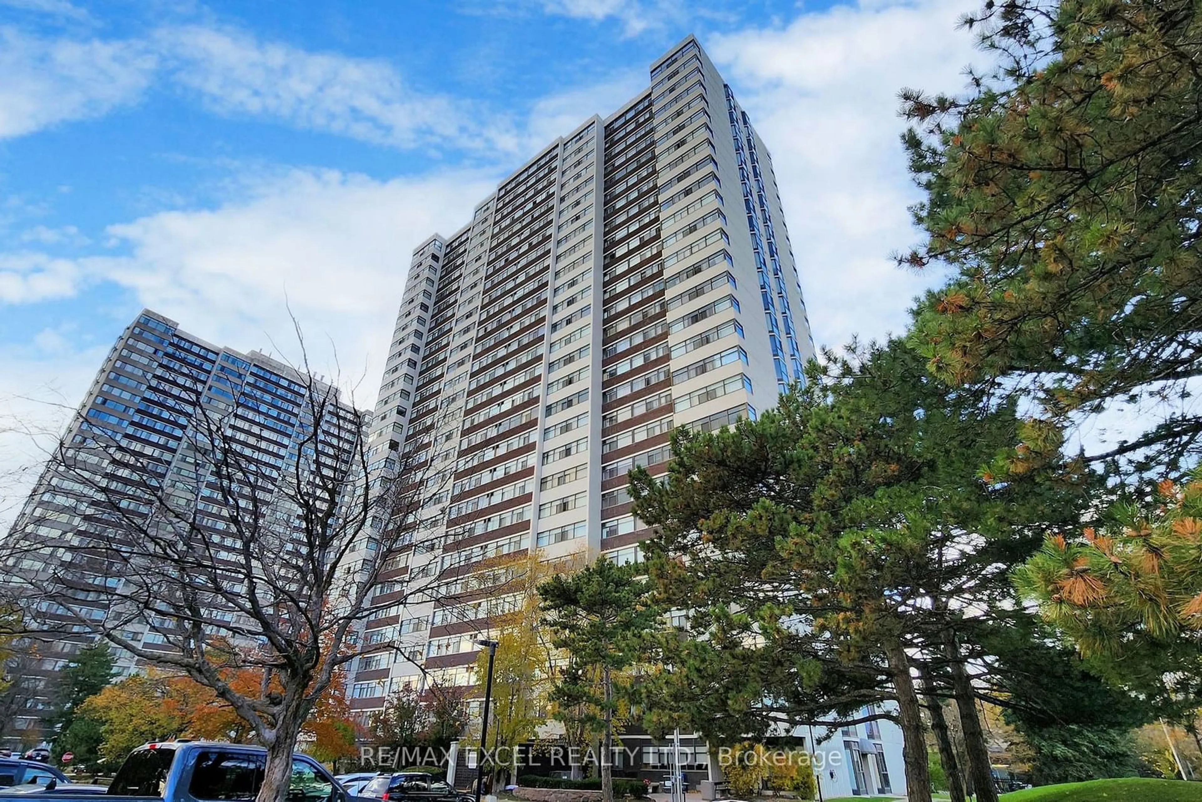 A pic from exterior of the house or condo, the front or back of building for 100 Antibes Dr #604, Toronto Ontario M2R 3N1