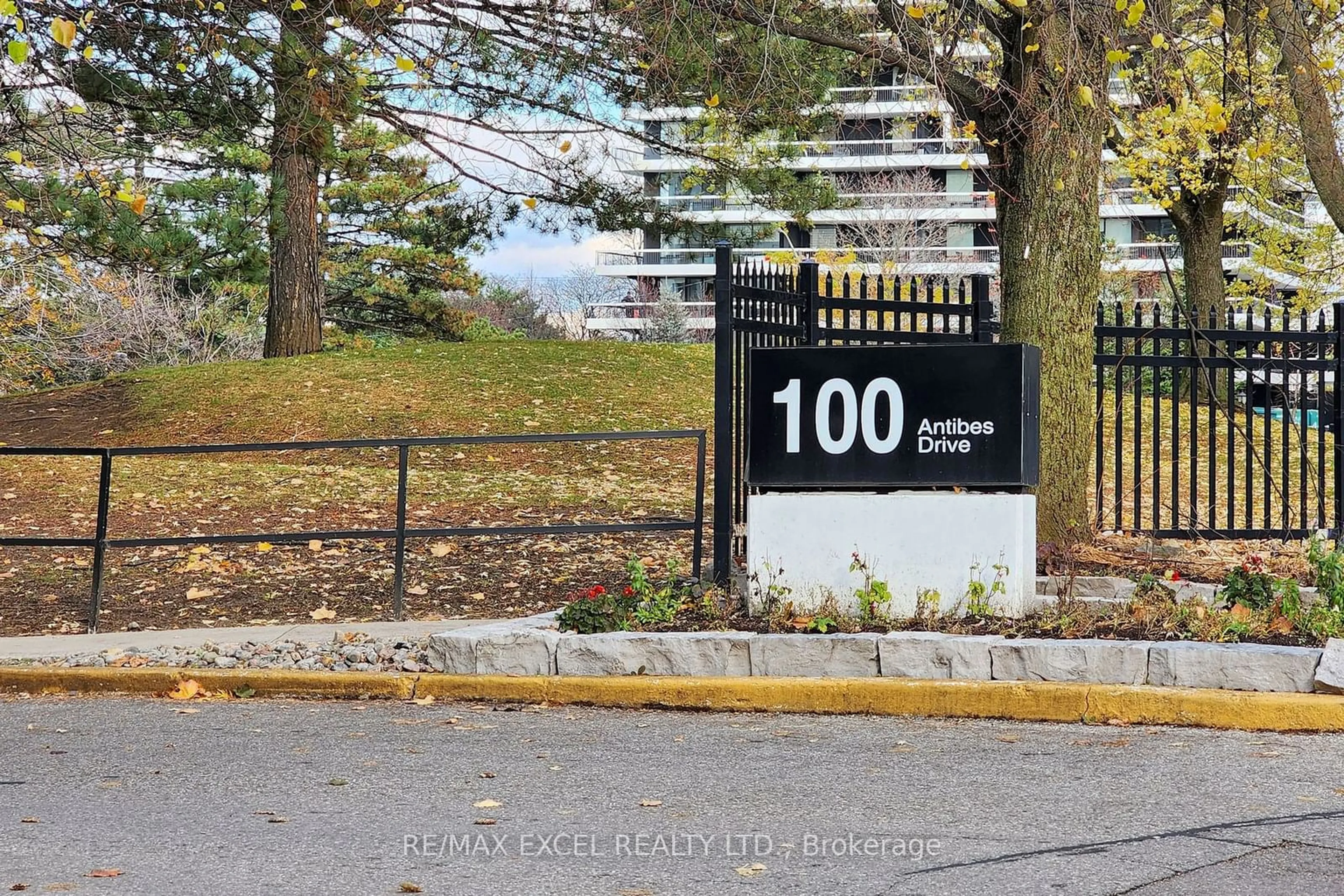 A pic from exterior of the house or condo, the street view for 100 Antibes Dr #604, Toronto Ontario M2R 3N1