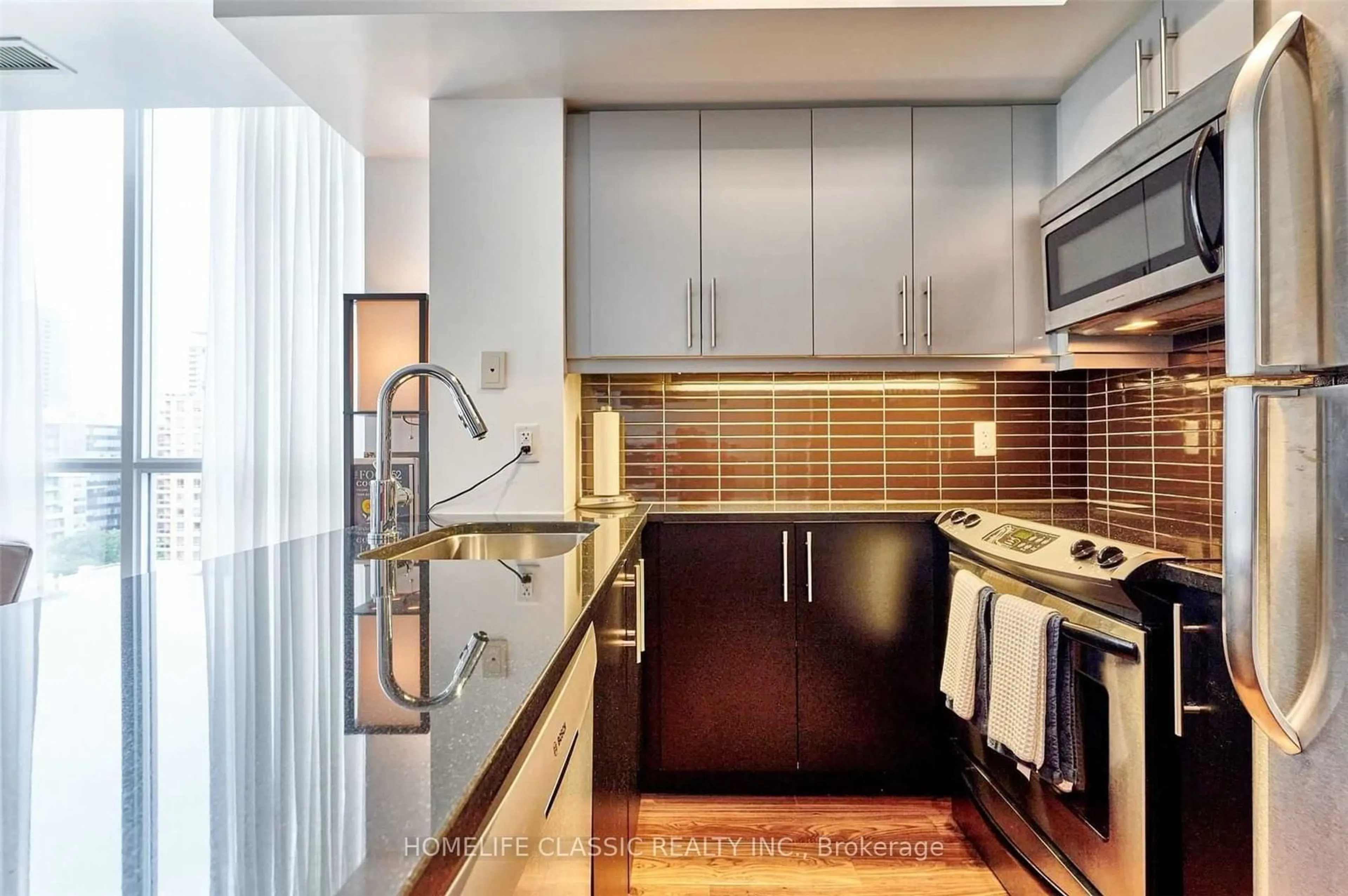 Standard kitchen, wood floors for 83 Redpath Ave #1010, Toronto Ontario M4S 0A2