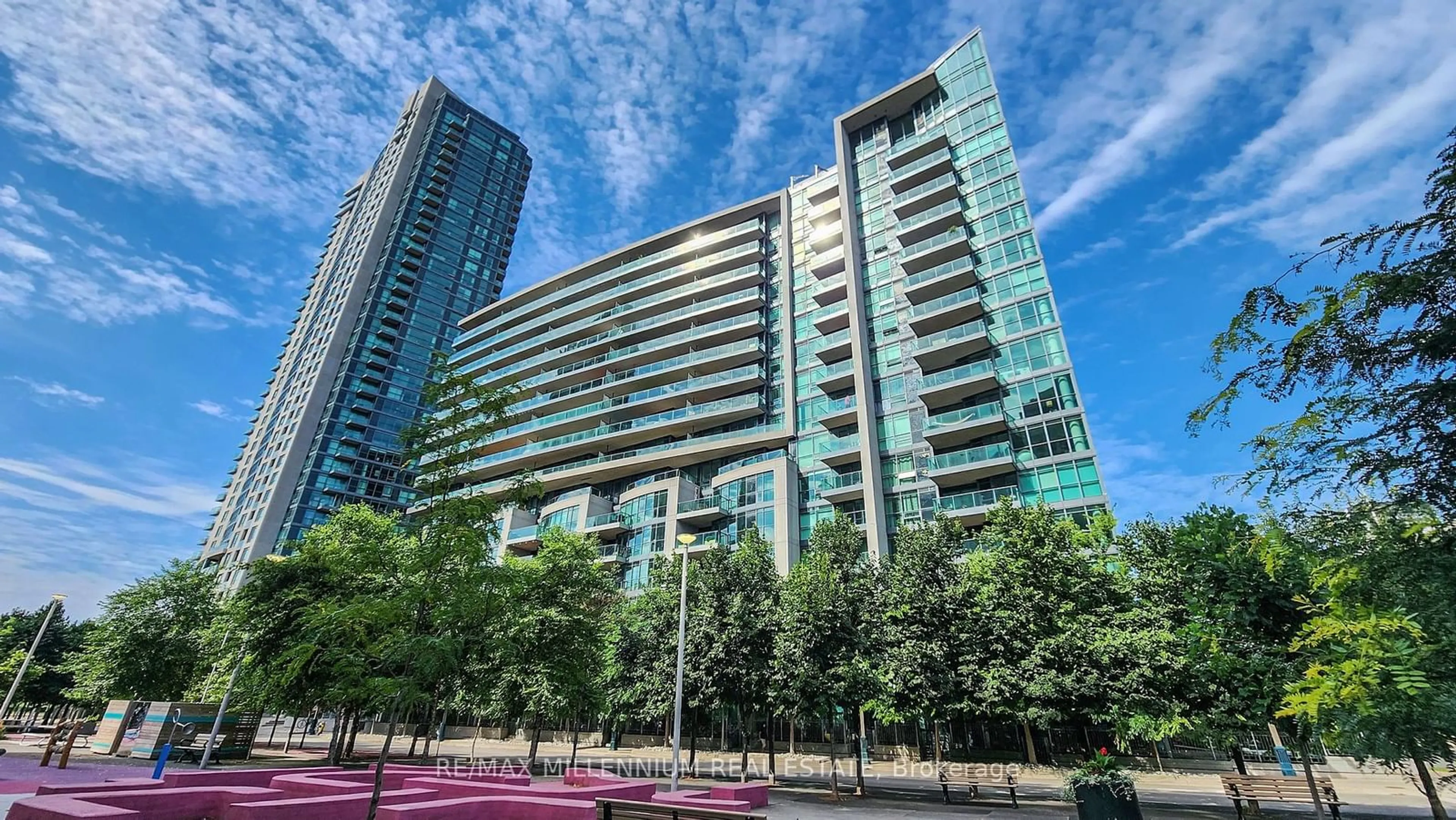 A pic from exterior of the house or condo, the front or back of building for 209 Fort York Blvd #473, Toronto Ontario M5V 4A1