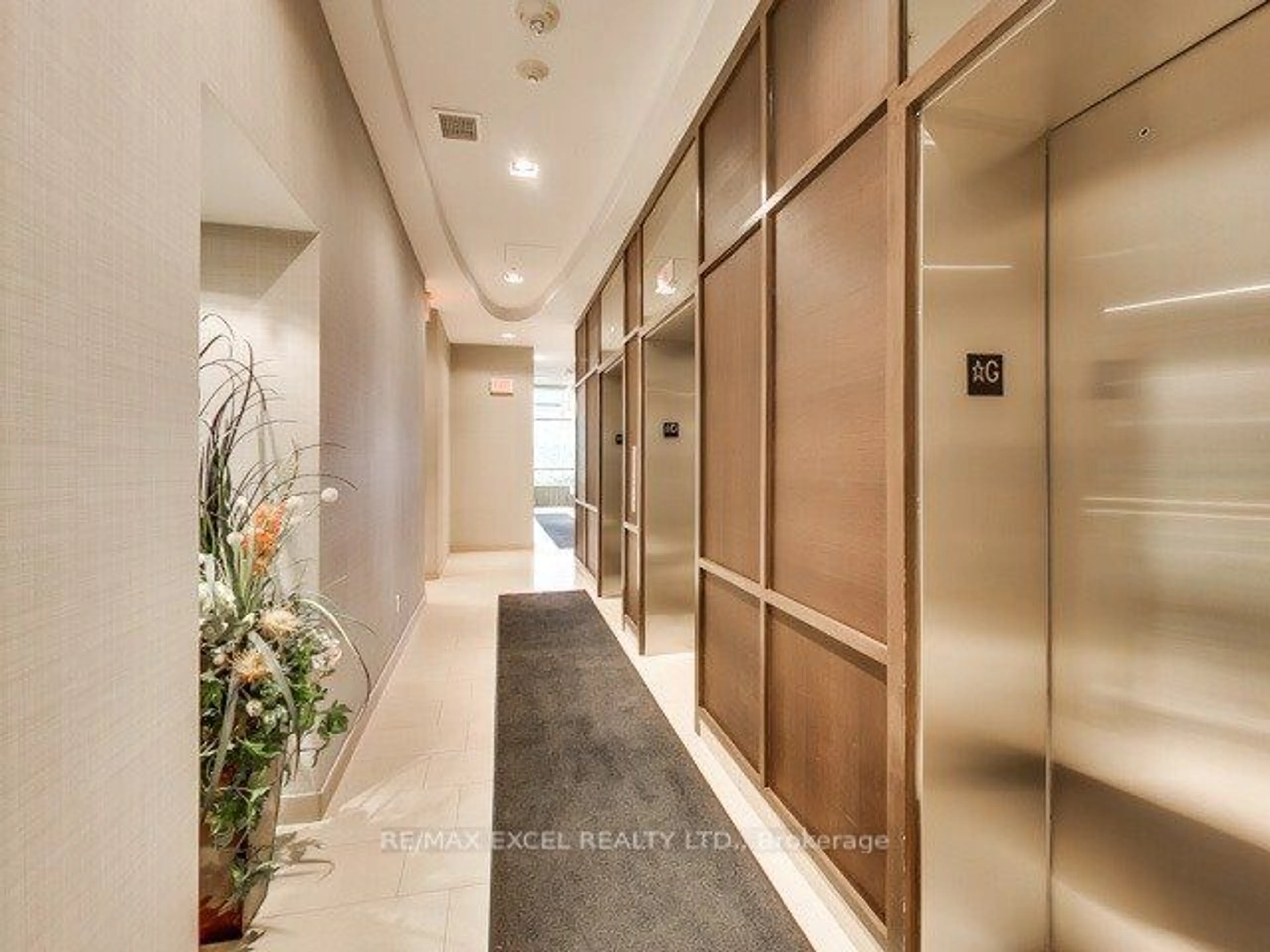 Indoor foyer, wood floors for 5740 Yonge St #803, Toronto Ontario M2M 0B1