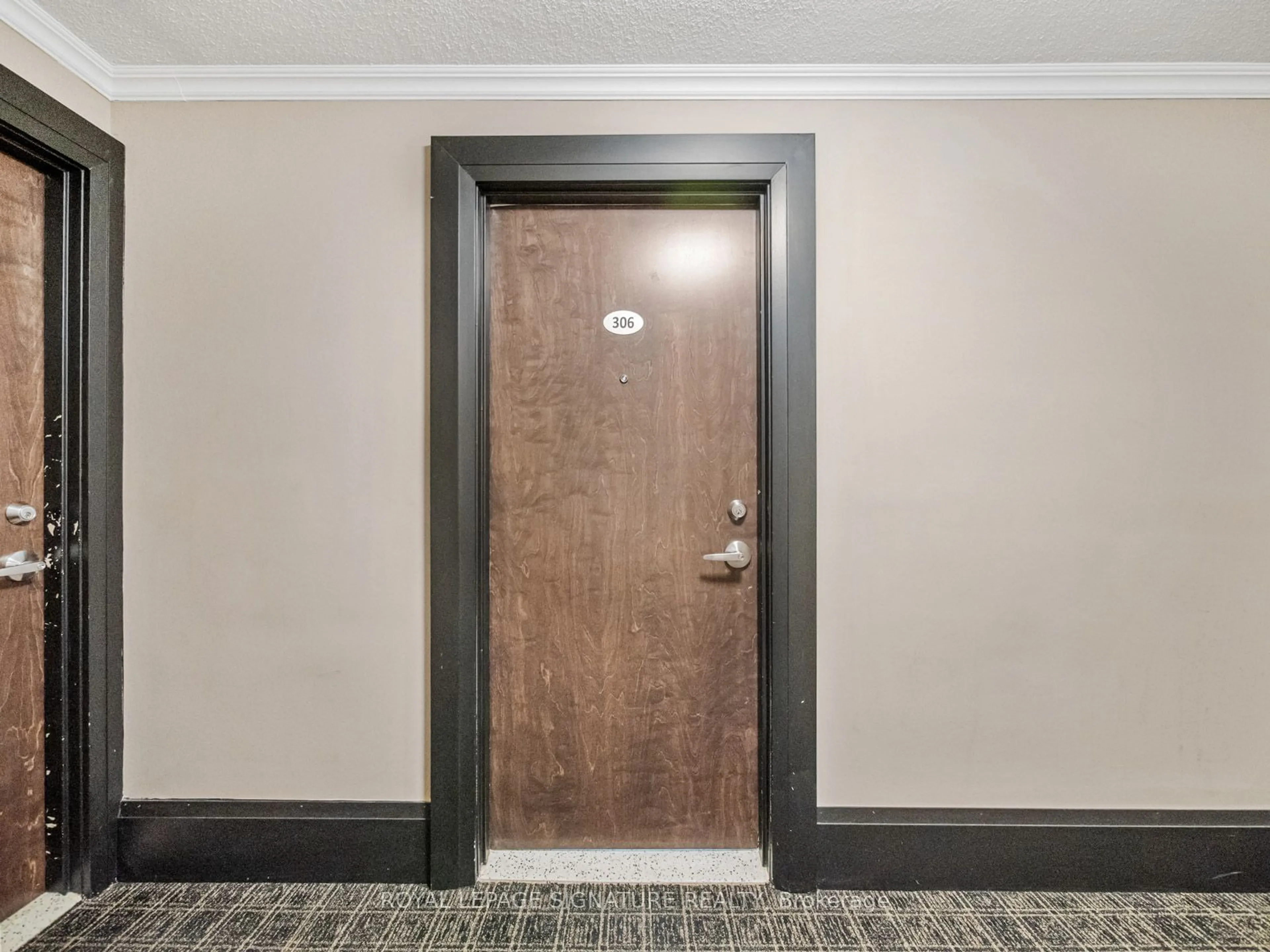 Indoor foyer, wood floors for 5949 Yonge St #306, Toronto Ontario M2M 3V8