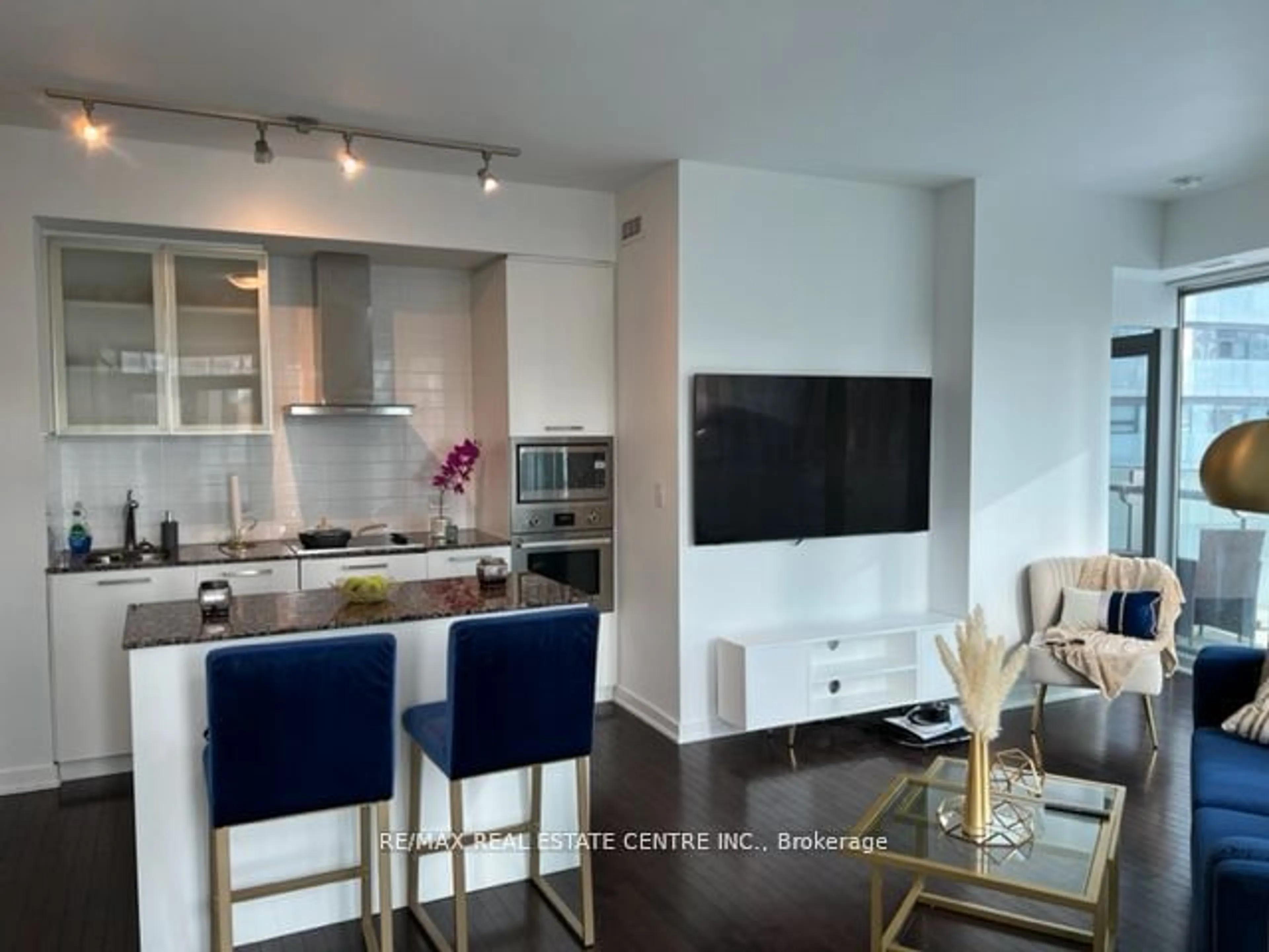 Open concept kitchen for 12 York St #302, Toronto Ontario M5J 2Z2