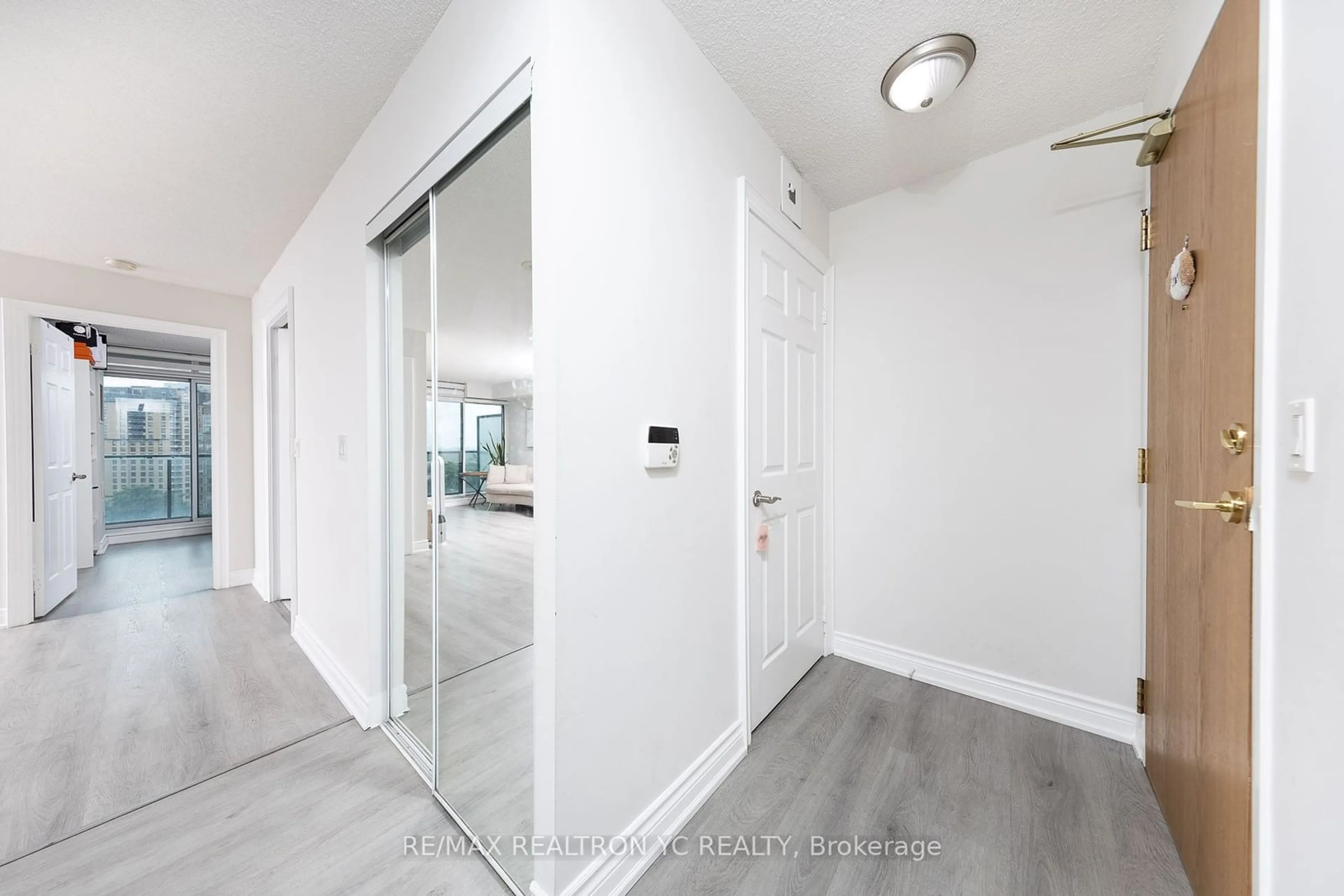 Indoor entryway, not visible floor for 5508 Yonge St #1101, Toronto Ontario M2N 7L2