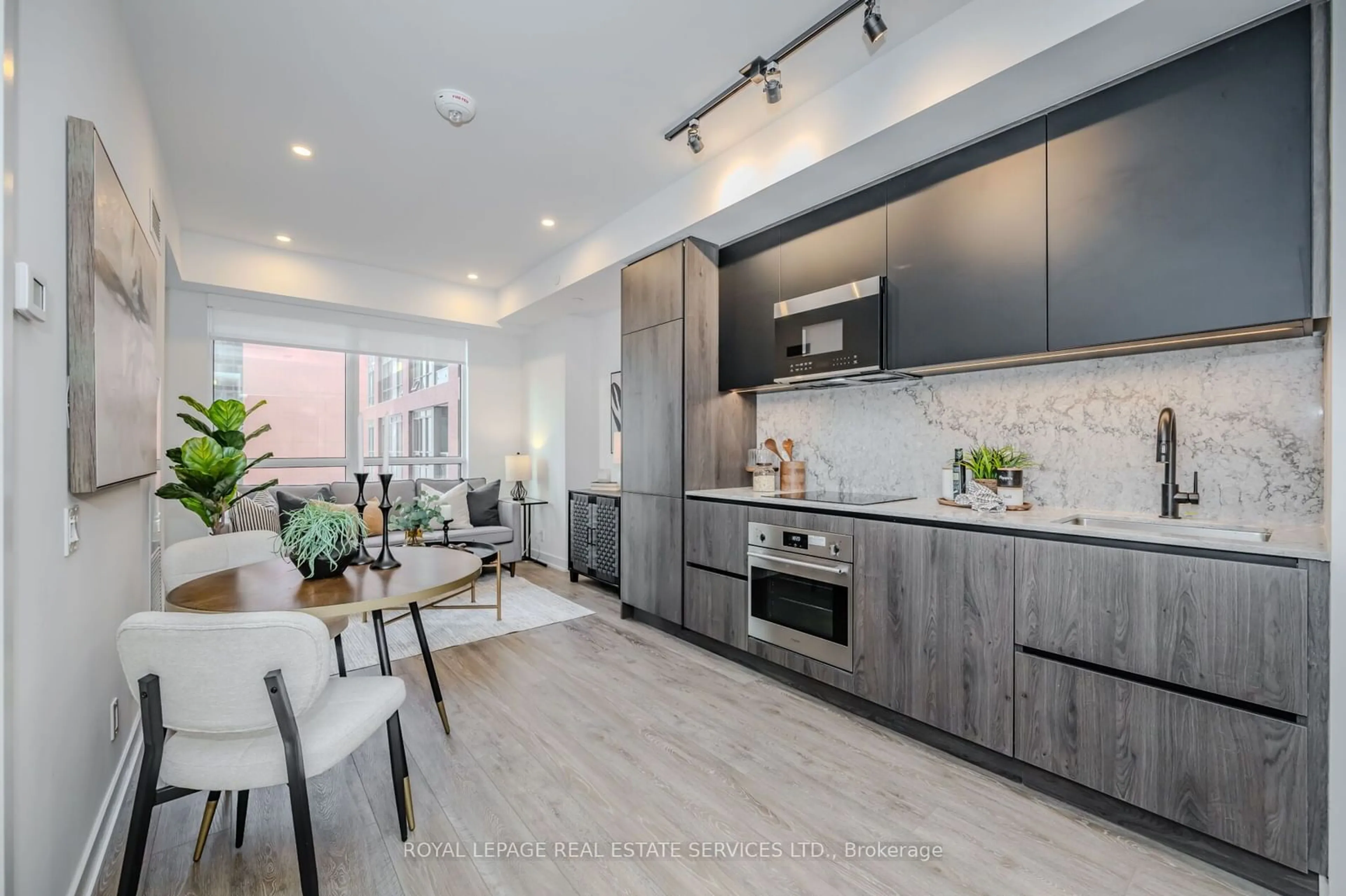 Open concept kitchen for 108 Peter St #910, Toronto Ontario M5V 0W2