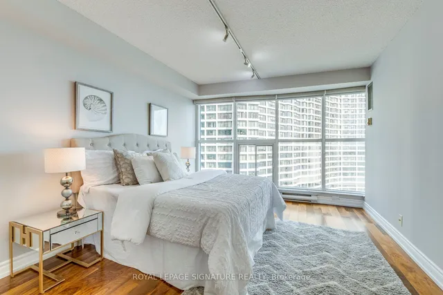 Additional property image - 77 Harbour Sq Unit 2207