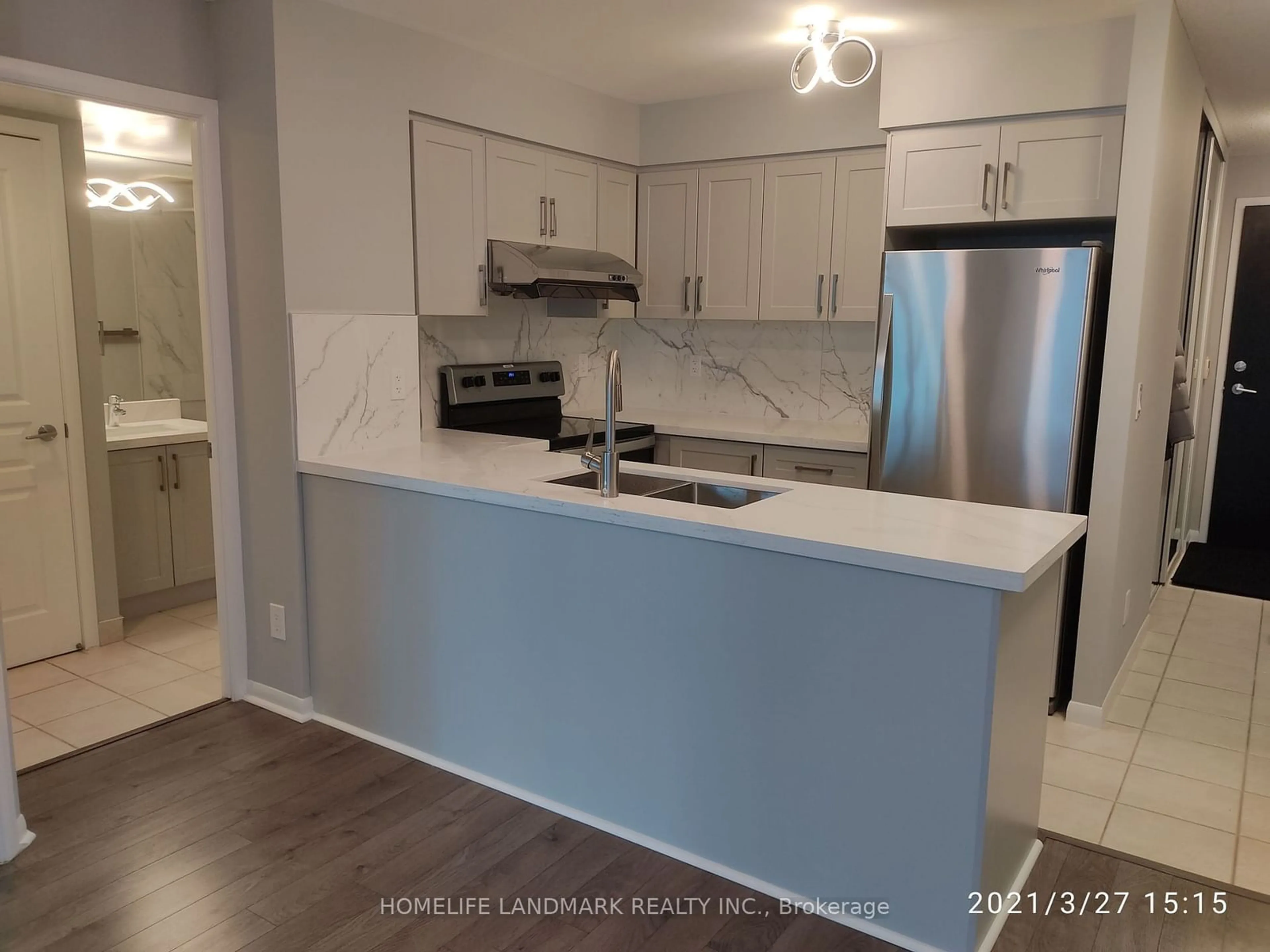 Open concept kitchen for 18 Yonge St #1915, Toronto Ontario M5E 1Z8