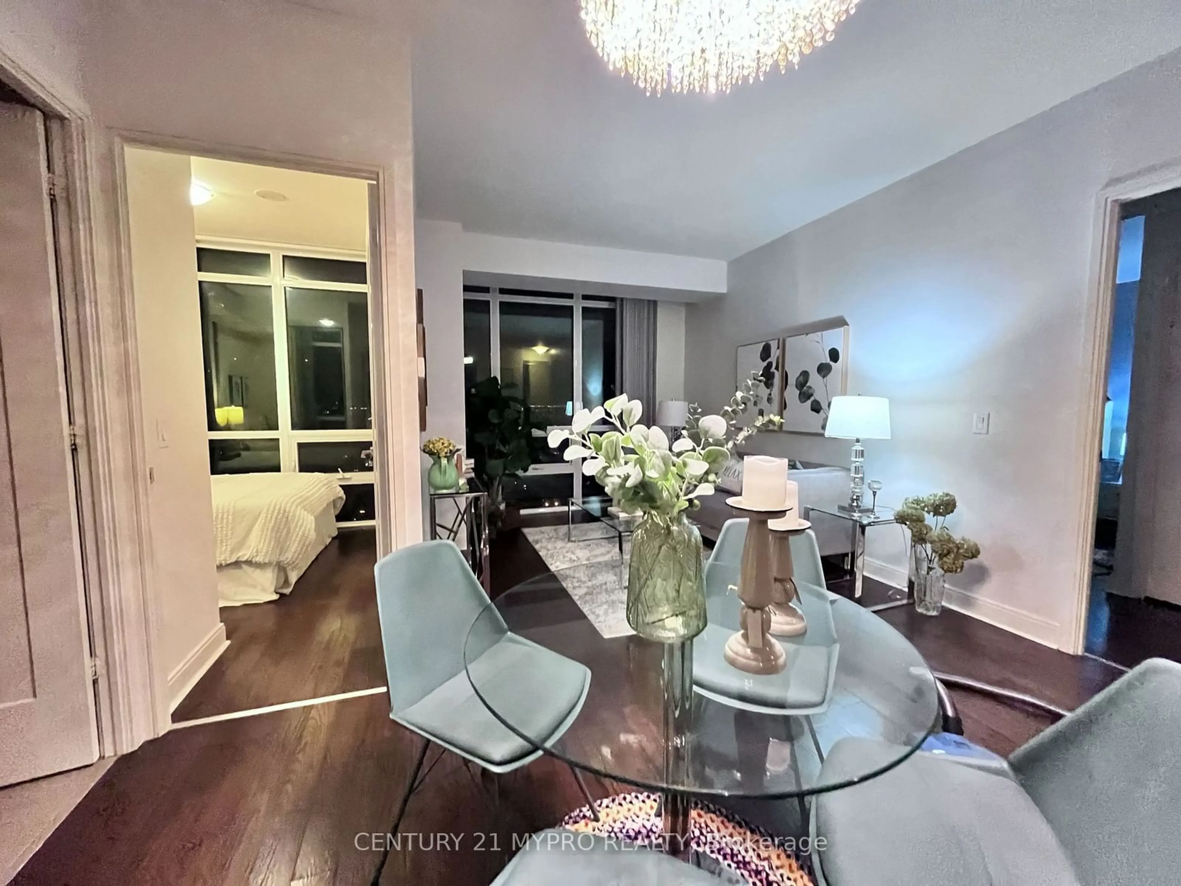 Dining room, wood floors for 825 Church St #3101, Toronto Ontario M4W 3Z4