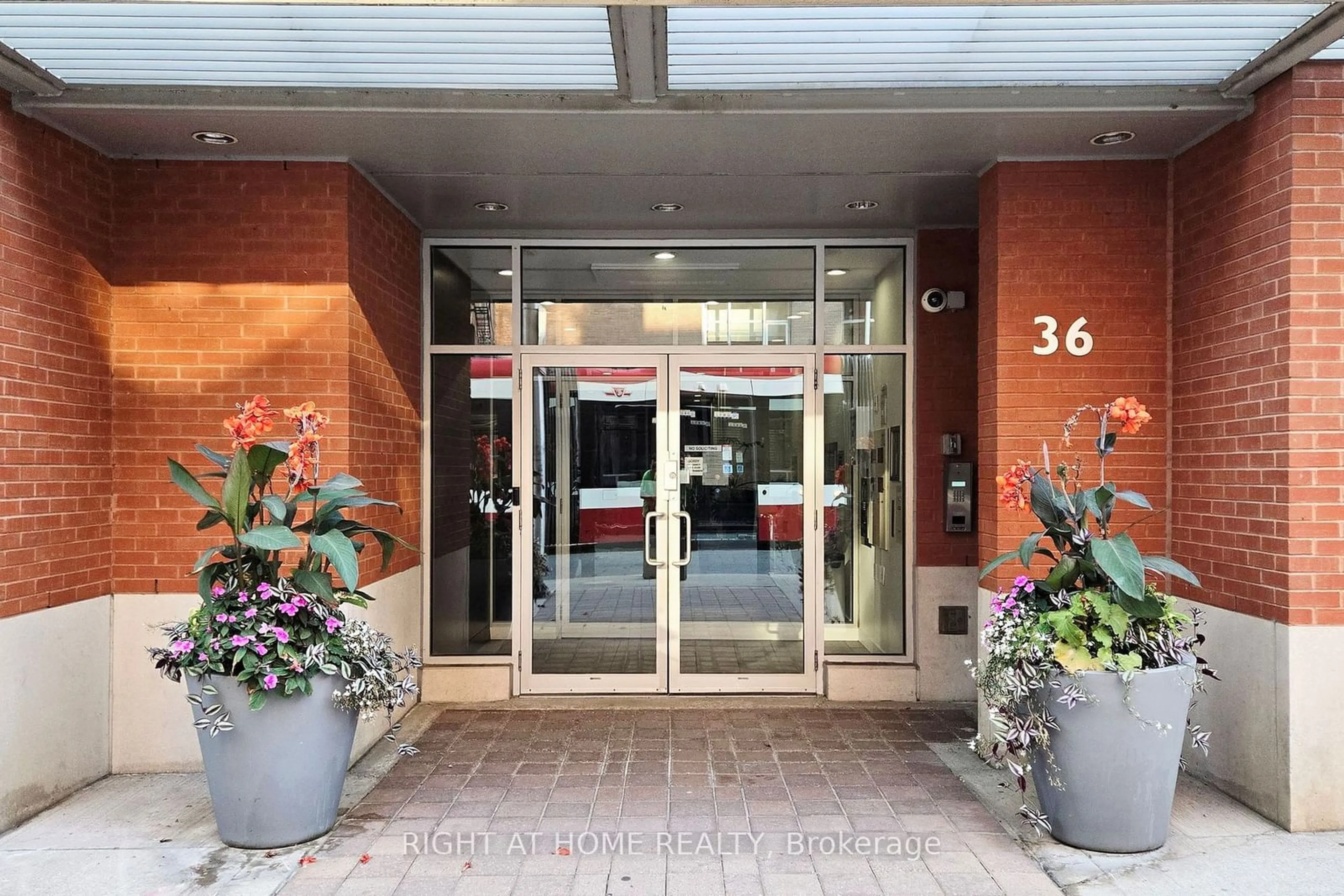 Indoor lobby for 36 Charlotte St #405, Toronto Ontario M5V 3P7