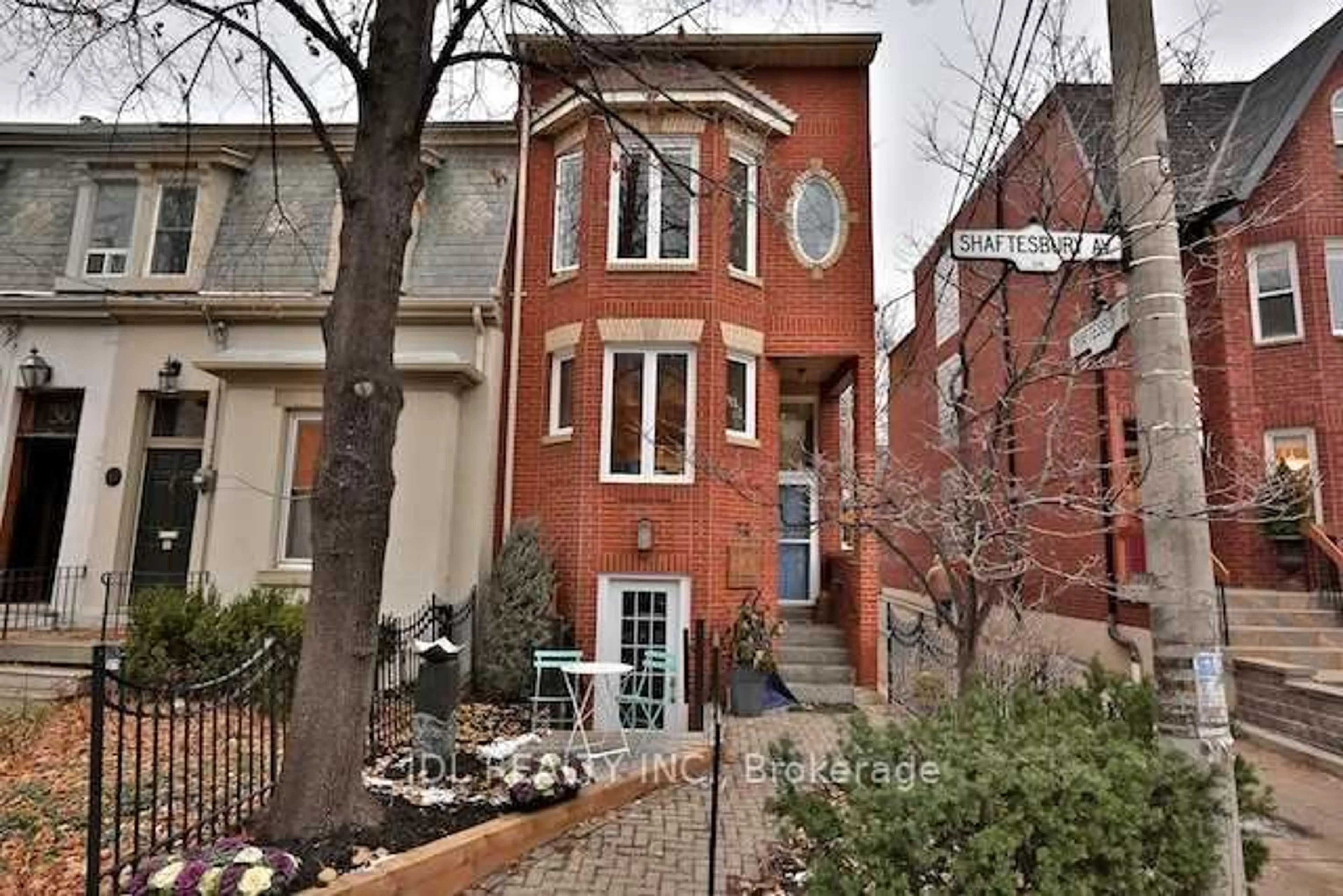 A pic from exterior of the house or condo, the street view for 34 shaftesbury Ave, Toronto Ontario M4T 1A1