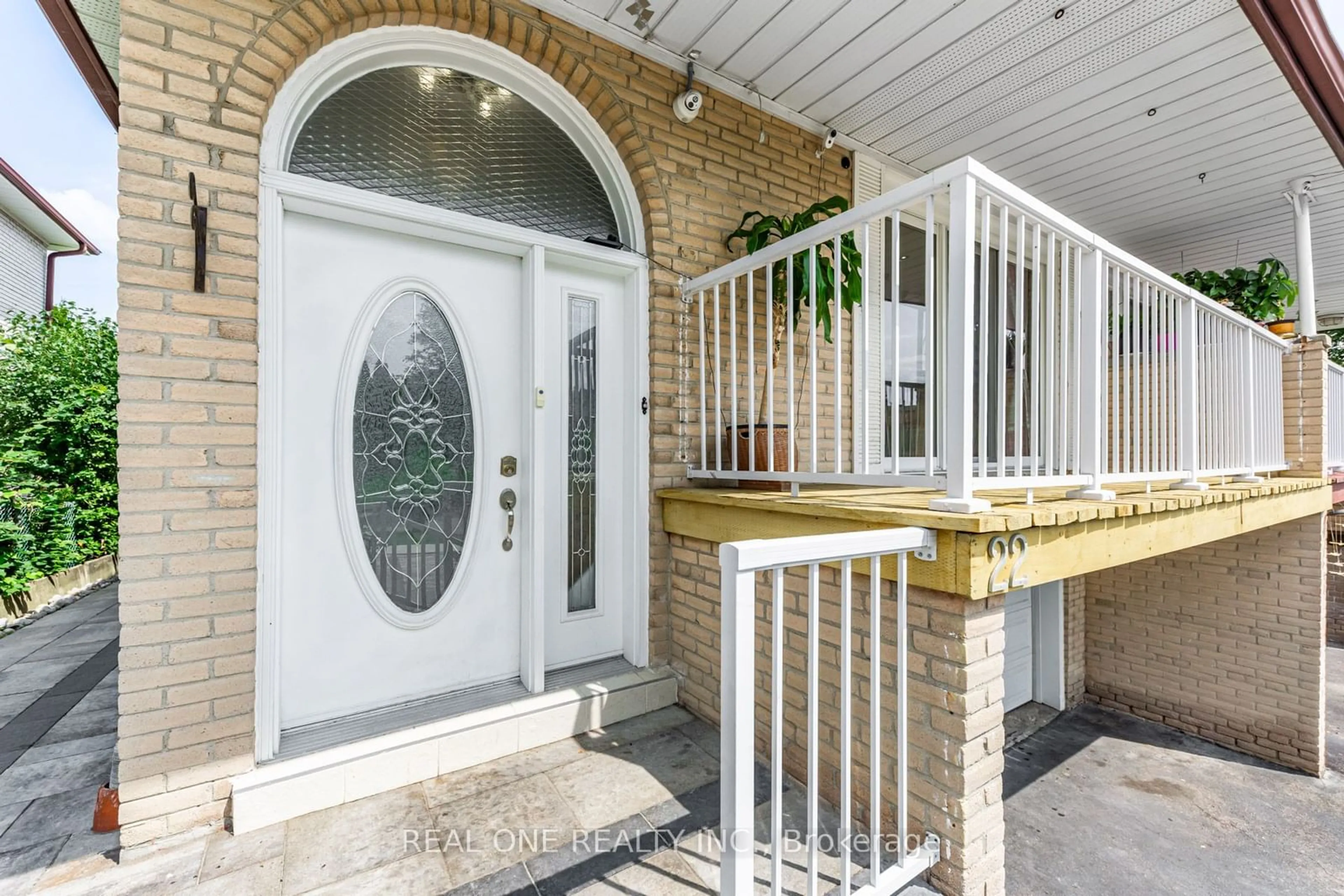 Indoor entryway, wood floors for 22 Sepia Dr, Toronto Ontario M2J 4G1